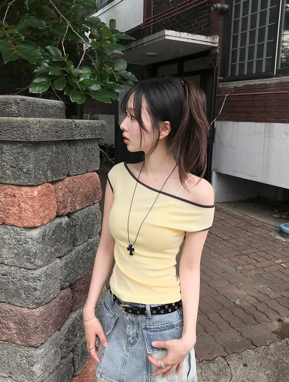 【優惠預訂】韓國拼色邊露肩上衣（4色）