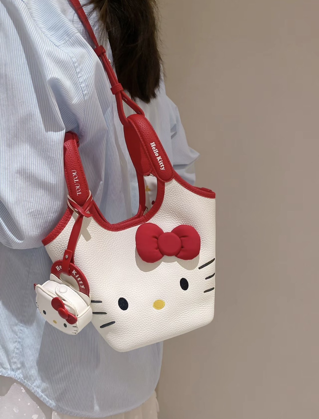 （預購）限時接單7天最低價💥Hello Kitty x TOUTOU 牛皮菜籃水桶包