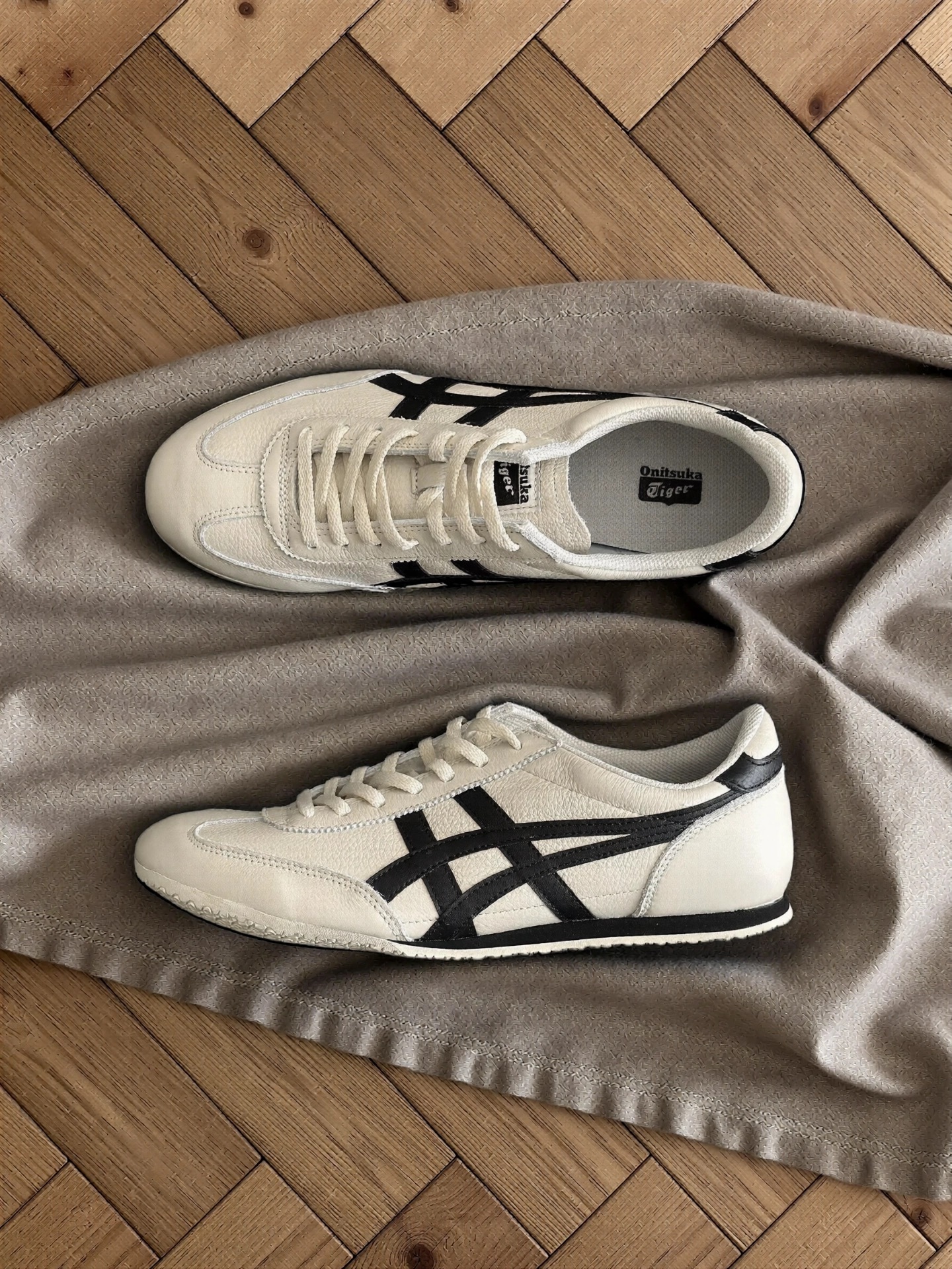 代購-Onitsuka Tiger鬼塚虎 Machu Racer 德訓鞋 男女同款 米黑色 1183B770-200