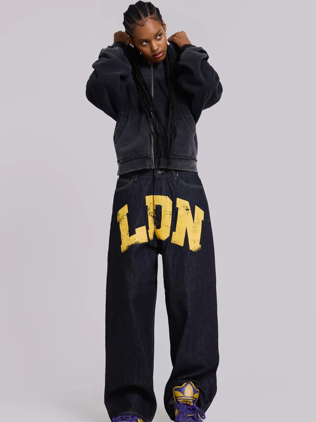 JADED LONDON 做舊印刷Logo 巨型闊腿牛仔褲 LDN XL Colossus Jeans JMJE5316