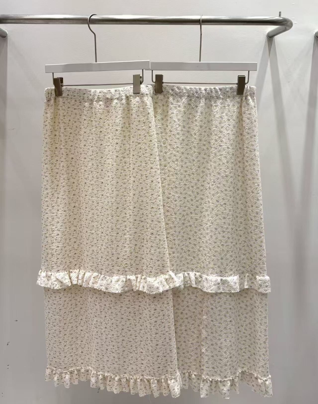 VG6411 暗紋碎花花邊長裙 *特價貨品不設退換*