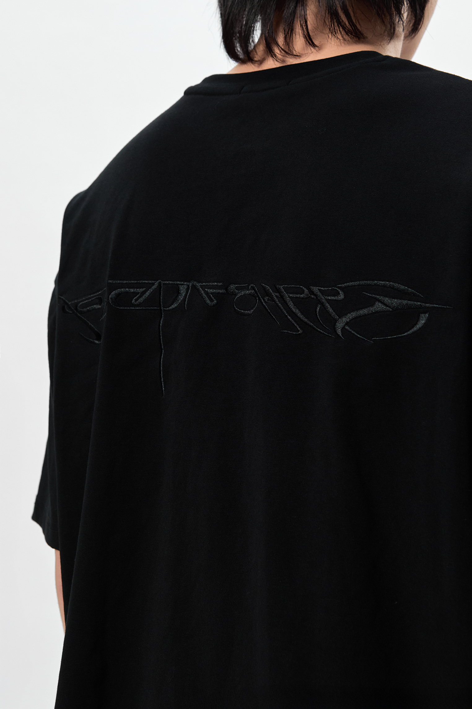 Jobdatasheet D42 Black Unique Graphic Embroidered Tee
