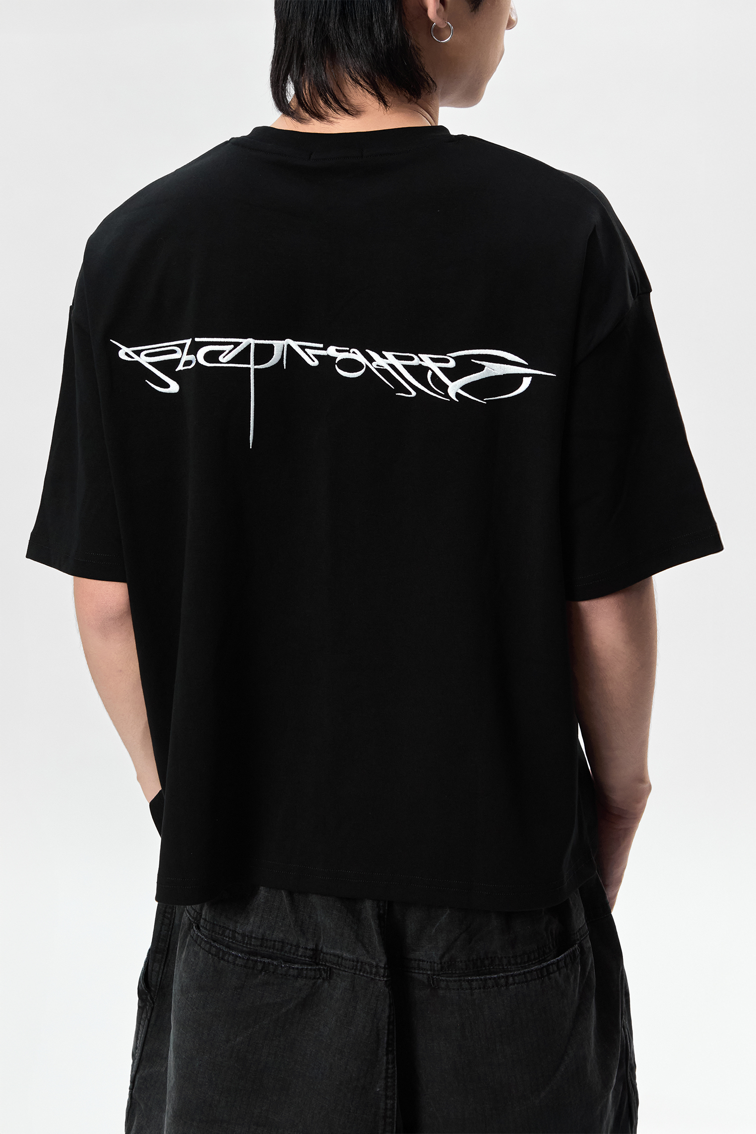 Jobdatasheet D43 Gray Unique Graphic Embroidered Tee