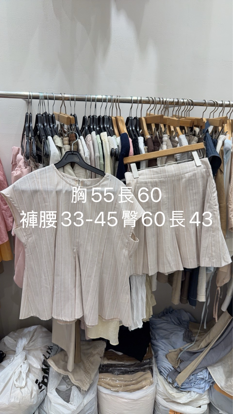 GI6436 暗直紋裙擺短褲 *特價貨品不設退換*