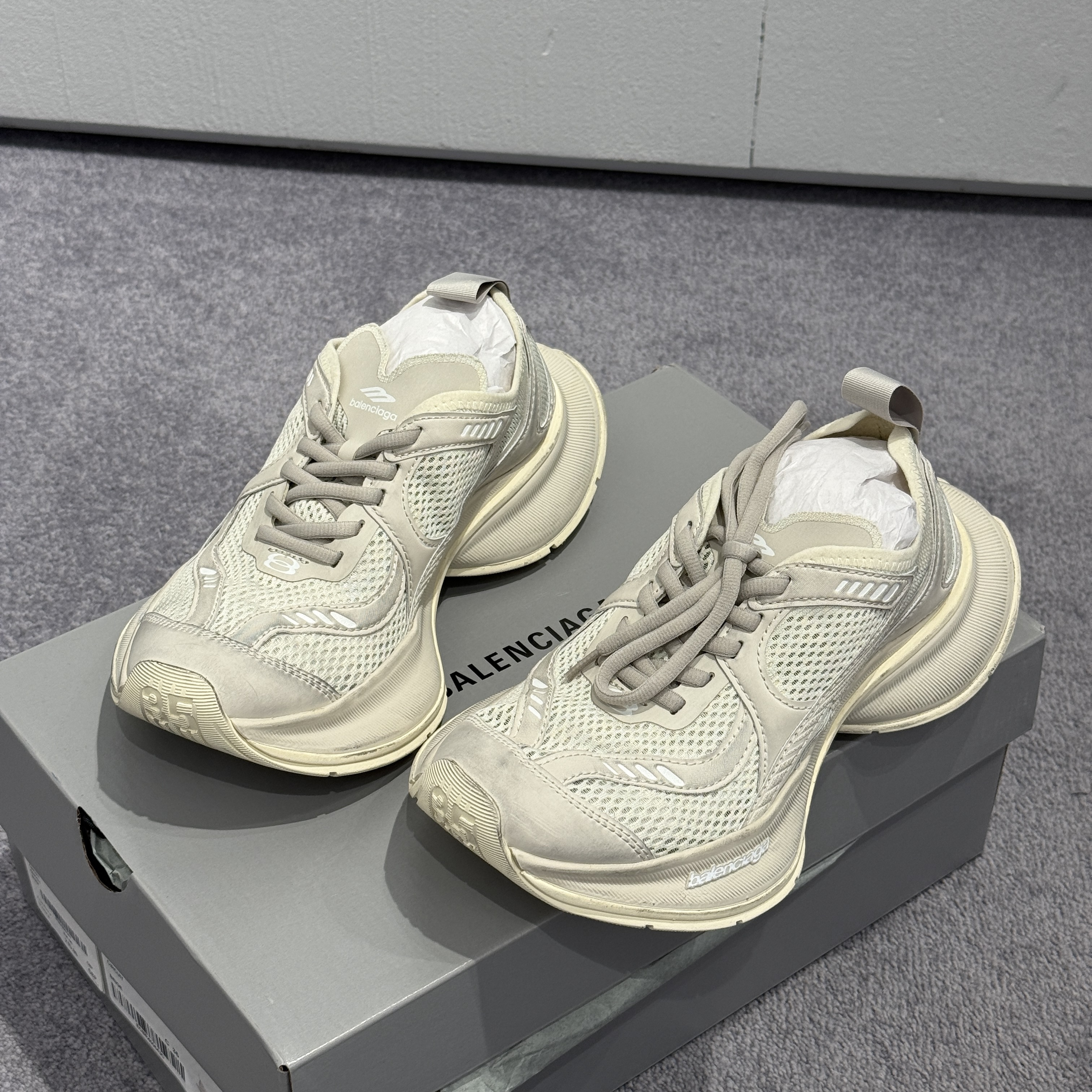 Balenciaga circuit sneakers beige