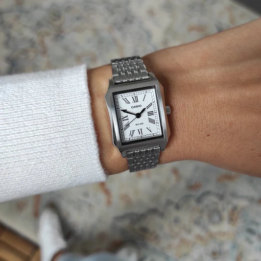 萬年鐘錶 - CASIO 卡西歐  古典時尚方形羅馬數字女錶 LTP-B190D-7BV 錶徑23.5MM