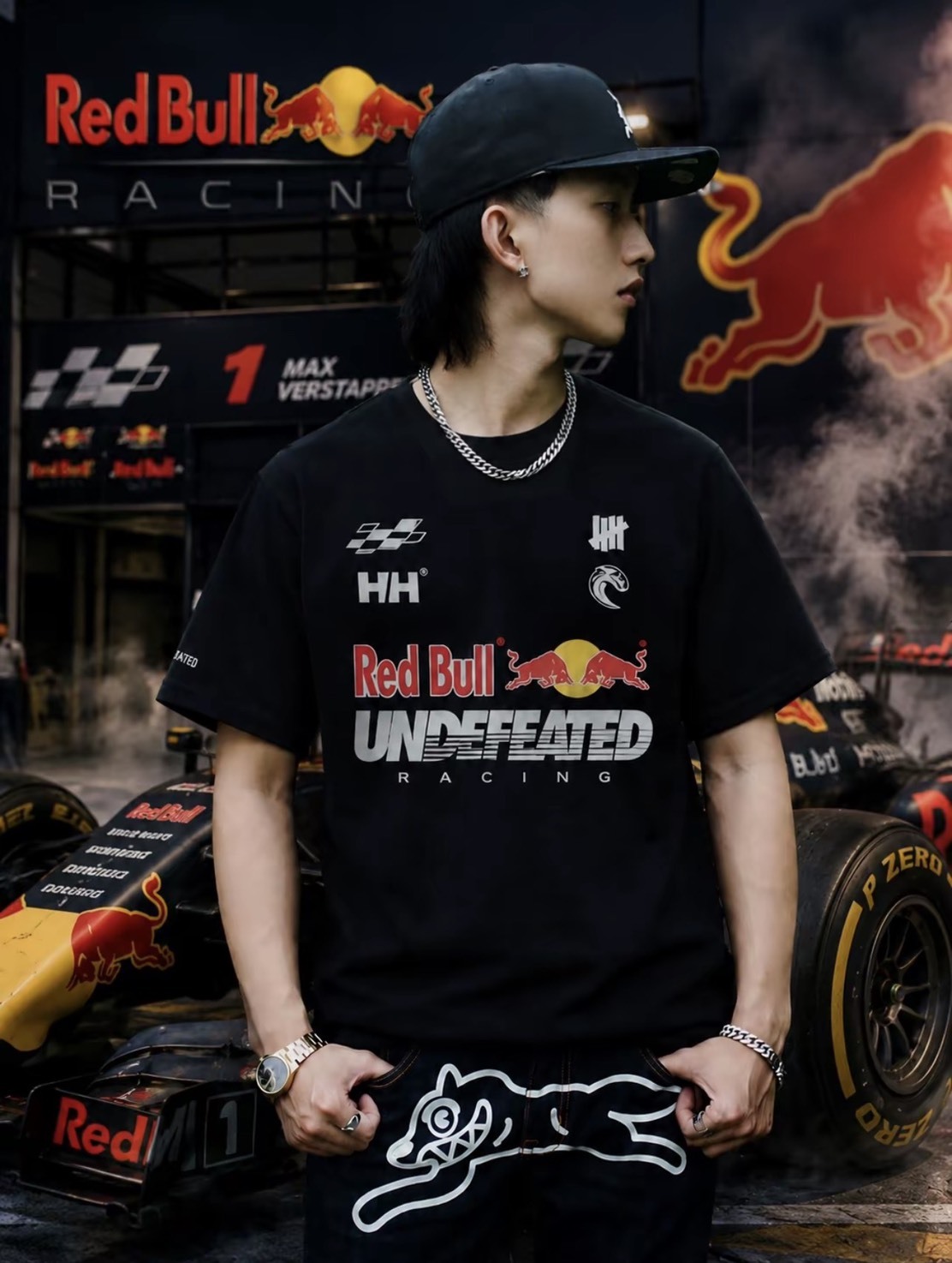 <國外限定>UNDEFEATED  X RED BULL  SS26 85Racing 三方聯名 王一搏同款 限定款 黑短T