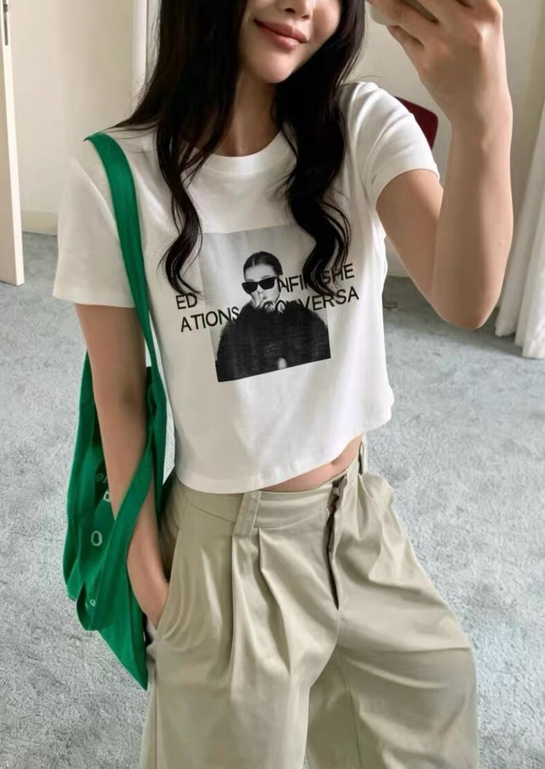墨鏡女人字母短版棉質衣