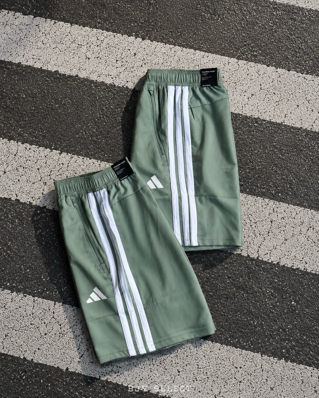 【日本限時連線代購】Adidas 拉鍊口袋 三線梭織運動短褲 JD0168 灰綠