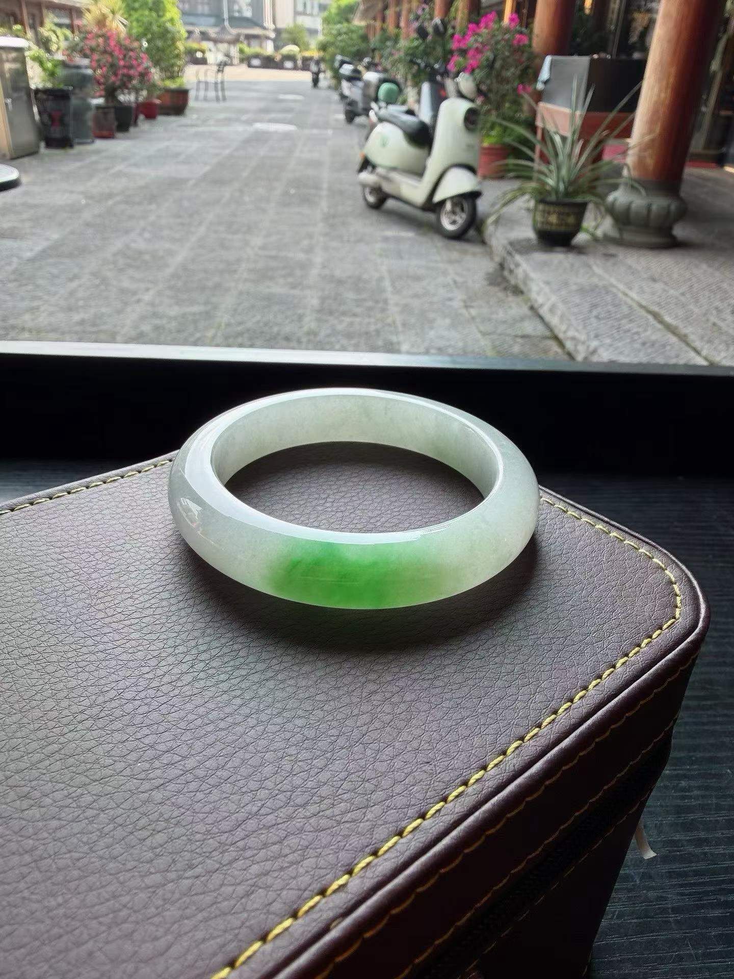 白底飄綠翡翠手鐲,天然翡翠A玉, 緬甸玉, Jade, Jadeite
