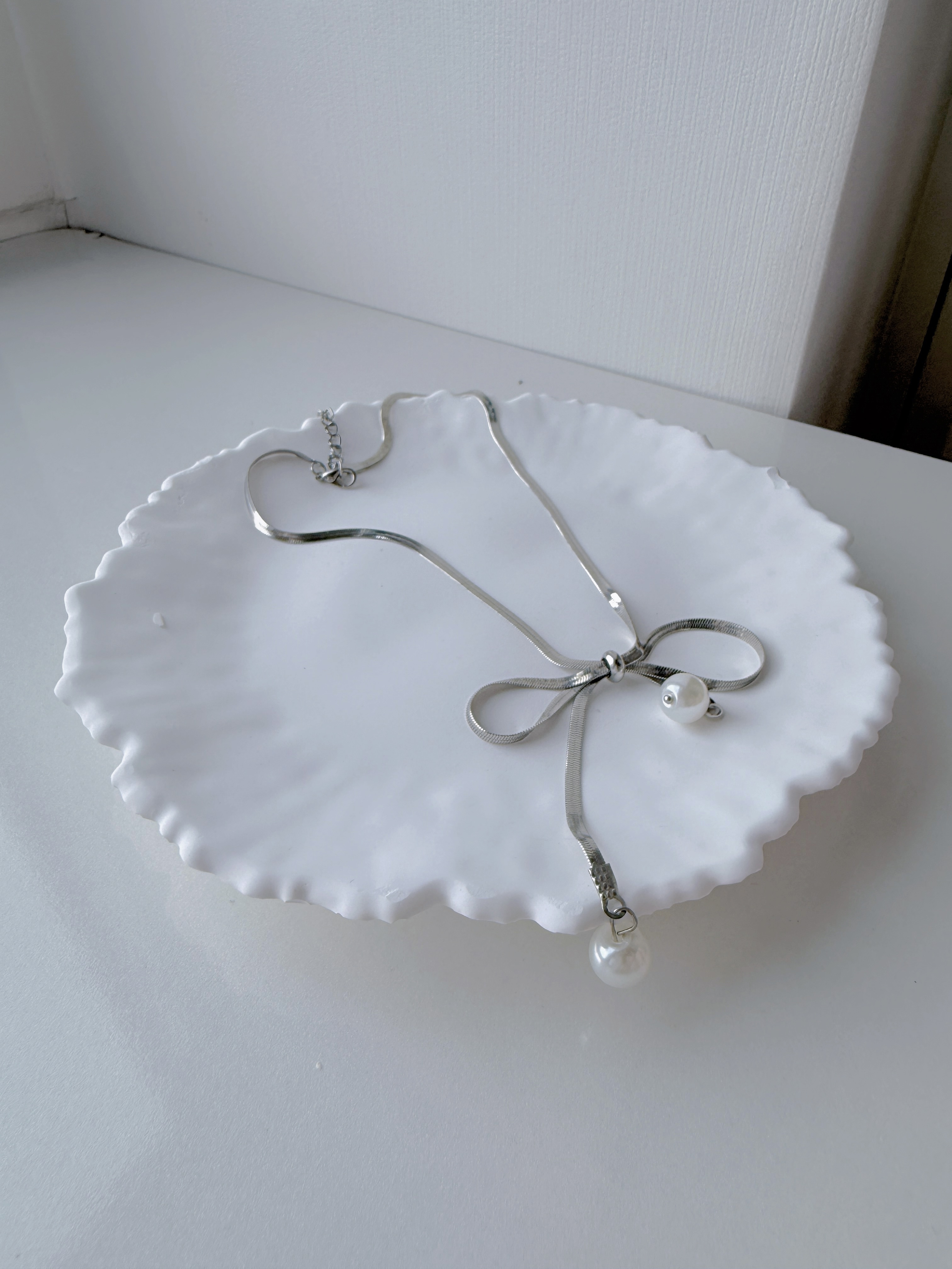 RIBBON PEARL NECKLACE 301 260722