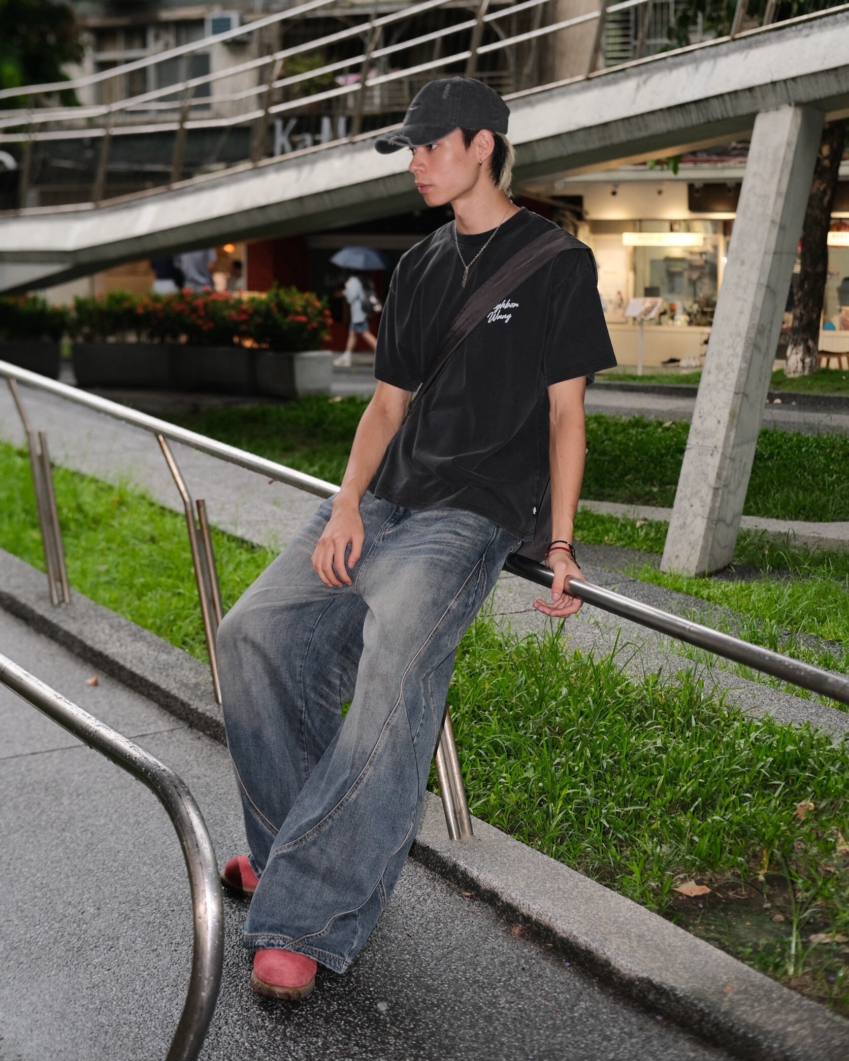 小圖 LOOK 01