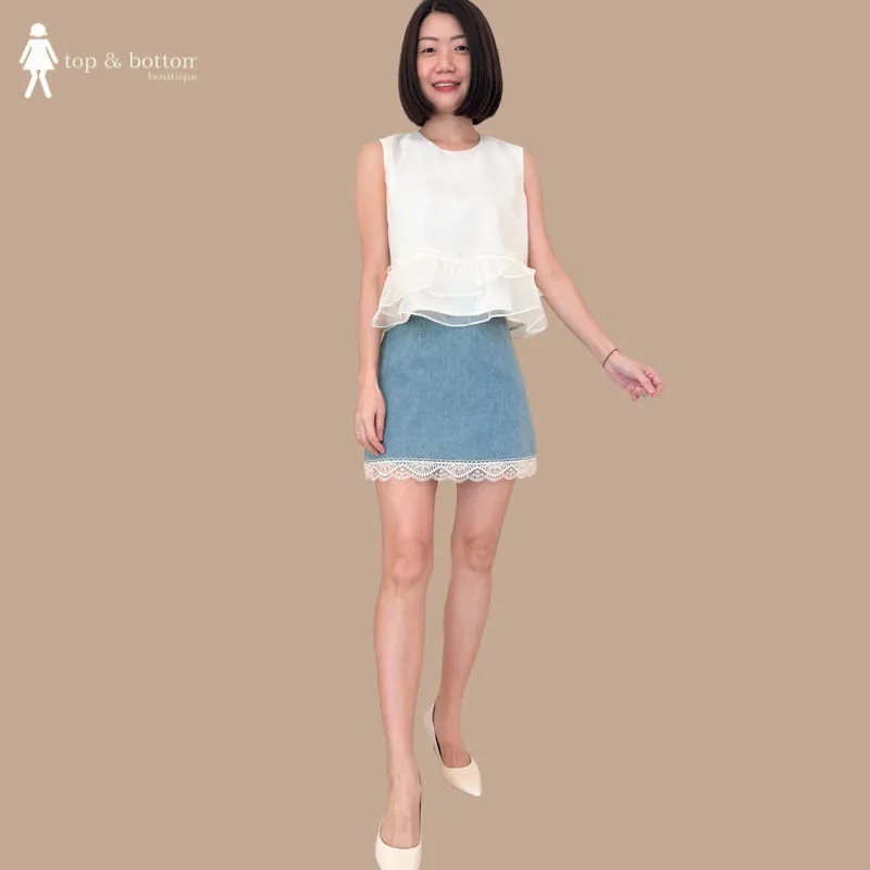 HIGH WAISTED SHORT DENIM SKIRT WITH LACE HEM