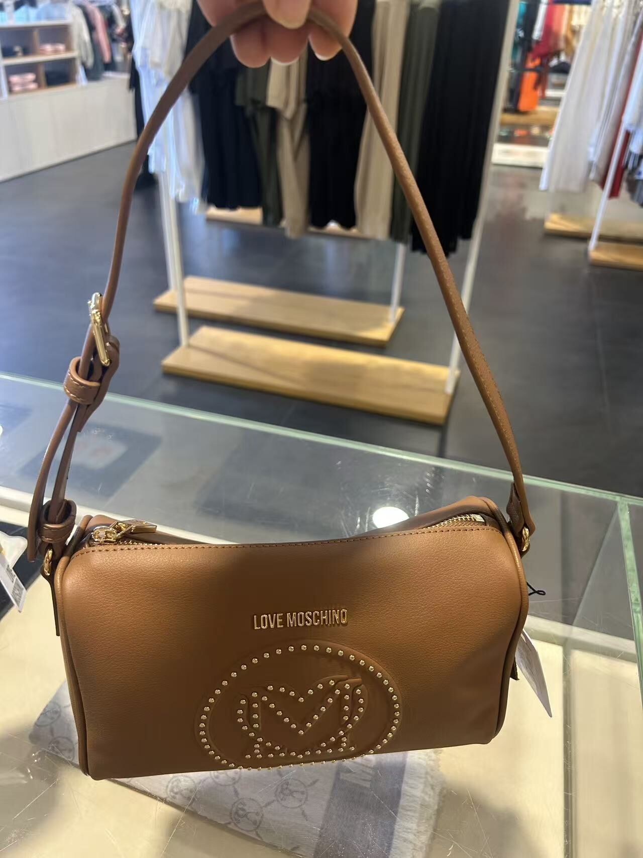 LYS02131 Love Moschino 窩釘logo圓筒袋