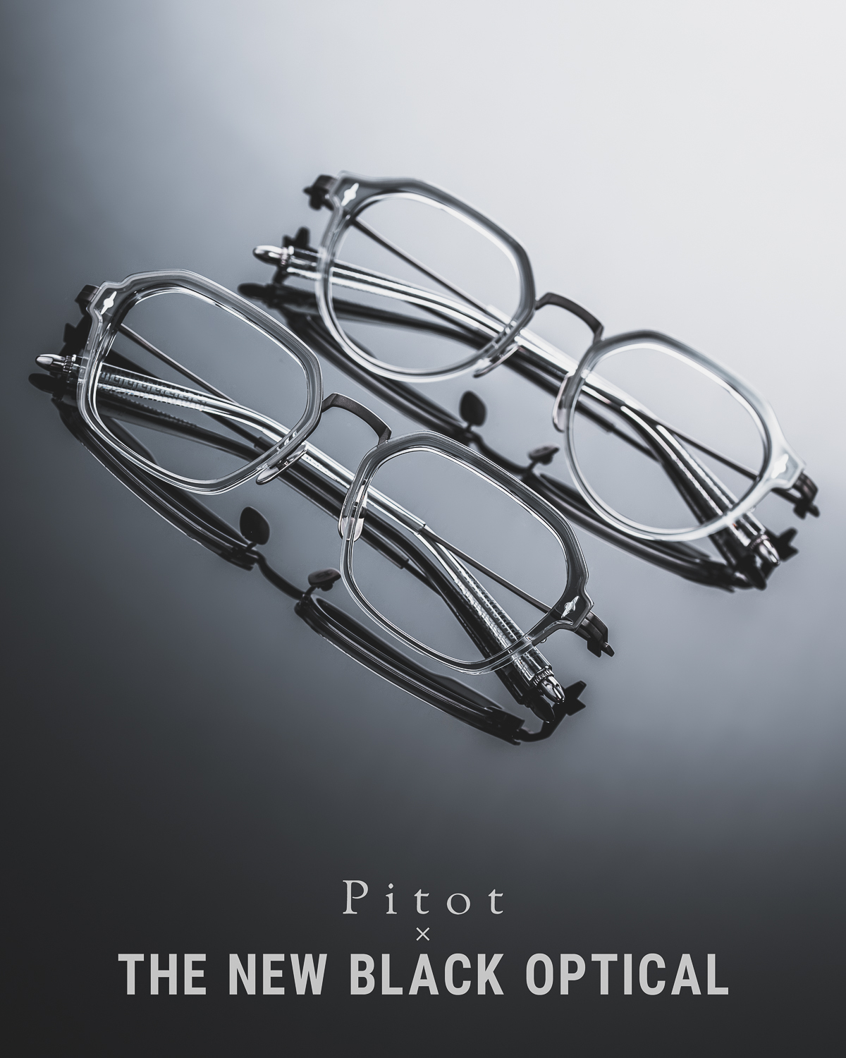 Pitot x TNBO 聯乘款 BASJOO I 透灰色眼鏡正面,展示鈦金屬圈包覆清透深灰立體切割板材圈結構