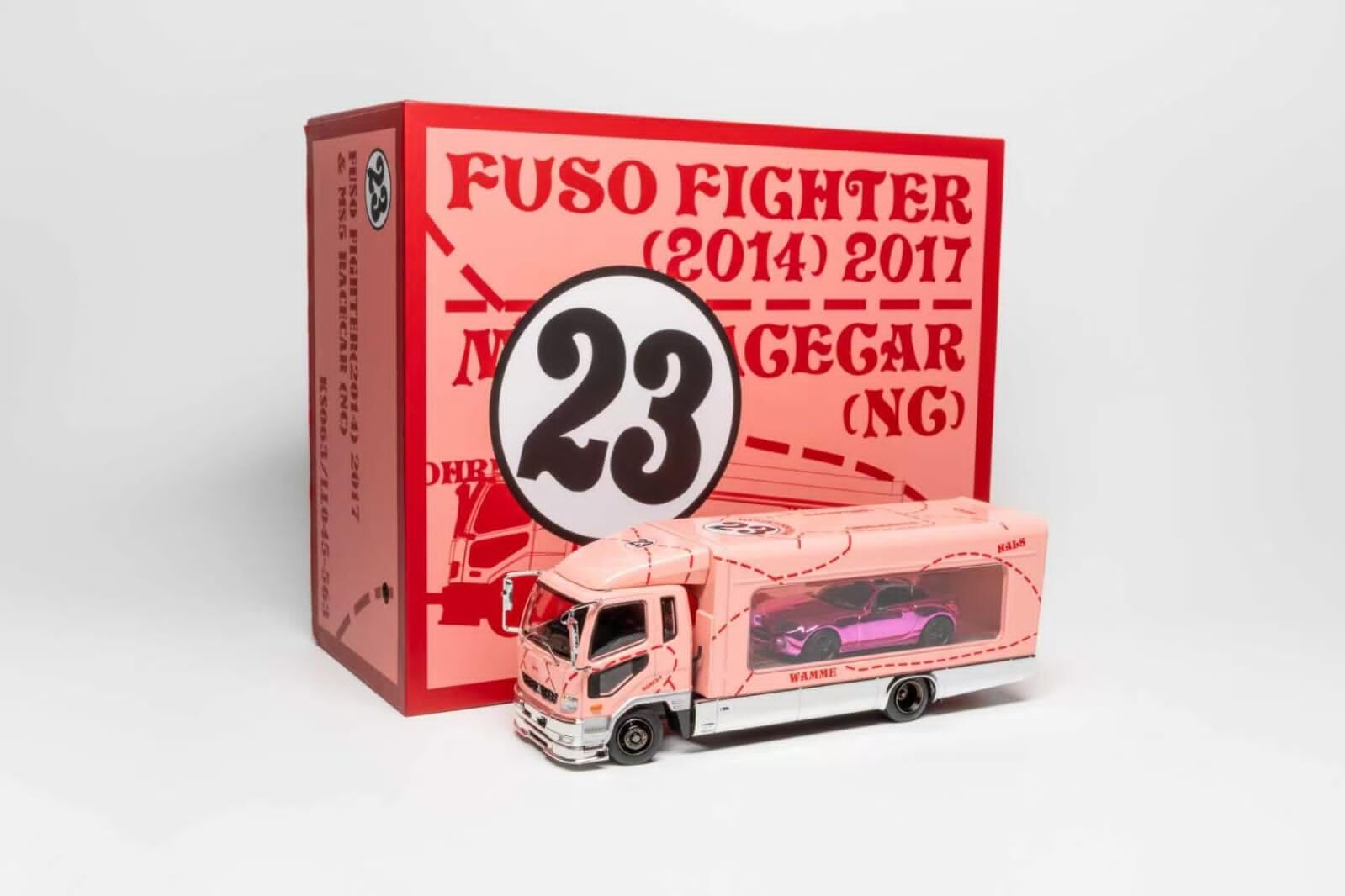 預訂:1/64 GCD #563 Mitsubishi Fuso Fighter Pink Pig #23 with Mazda MX-5 Racecar (NC) Chrome Pink (KS-063-563)