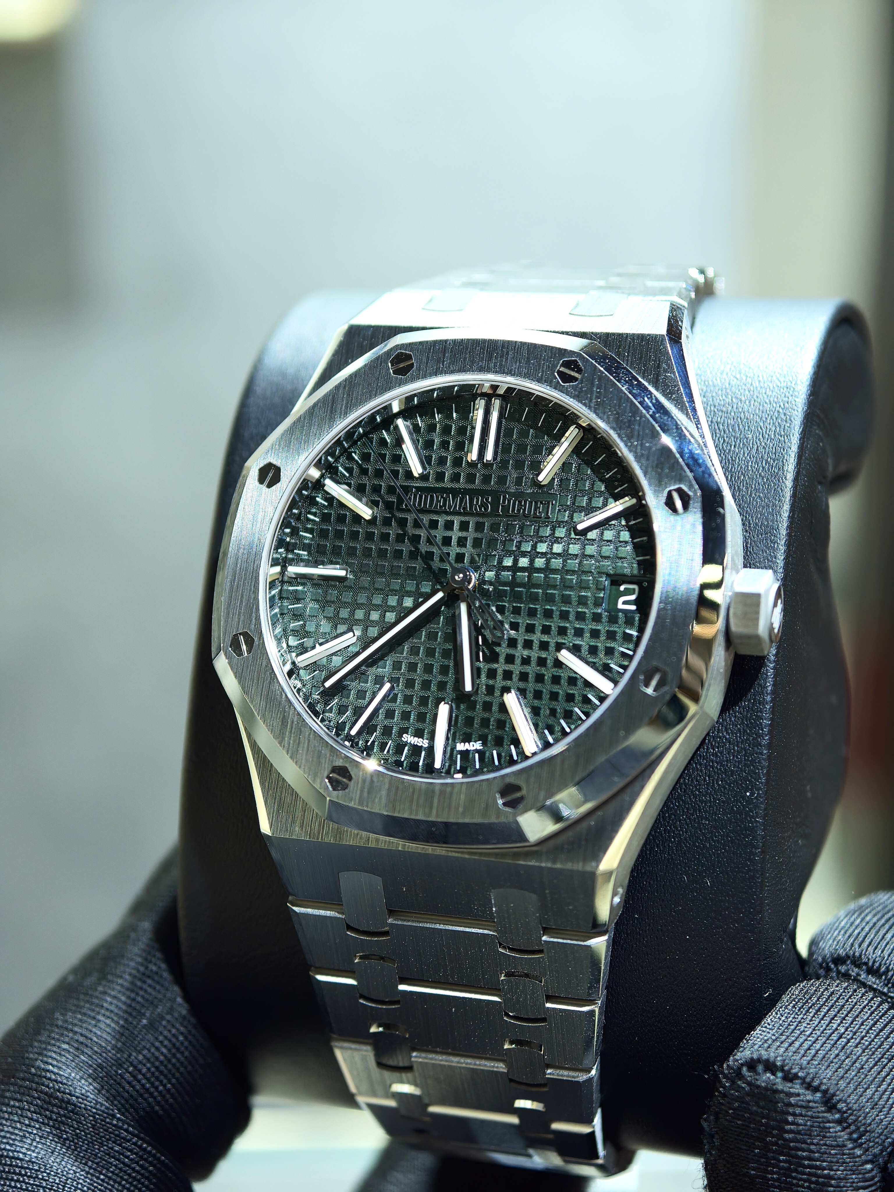 BRAND NEW 15510ST.OO.1320ST.09 AUDEMARS PIGUET KHAKI GREEN DIAL ROYAL OAK SELFWINDING 41mm 15510ST 15510