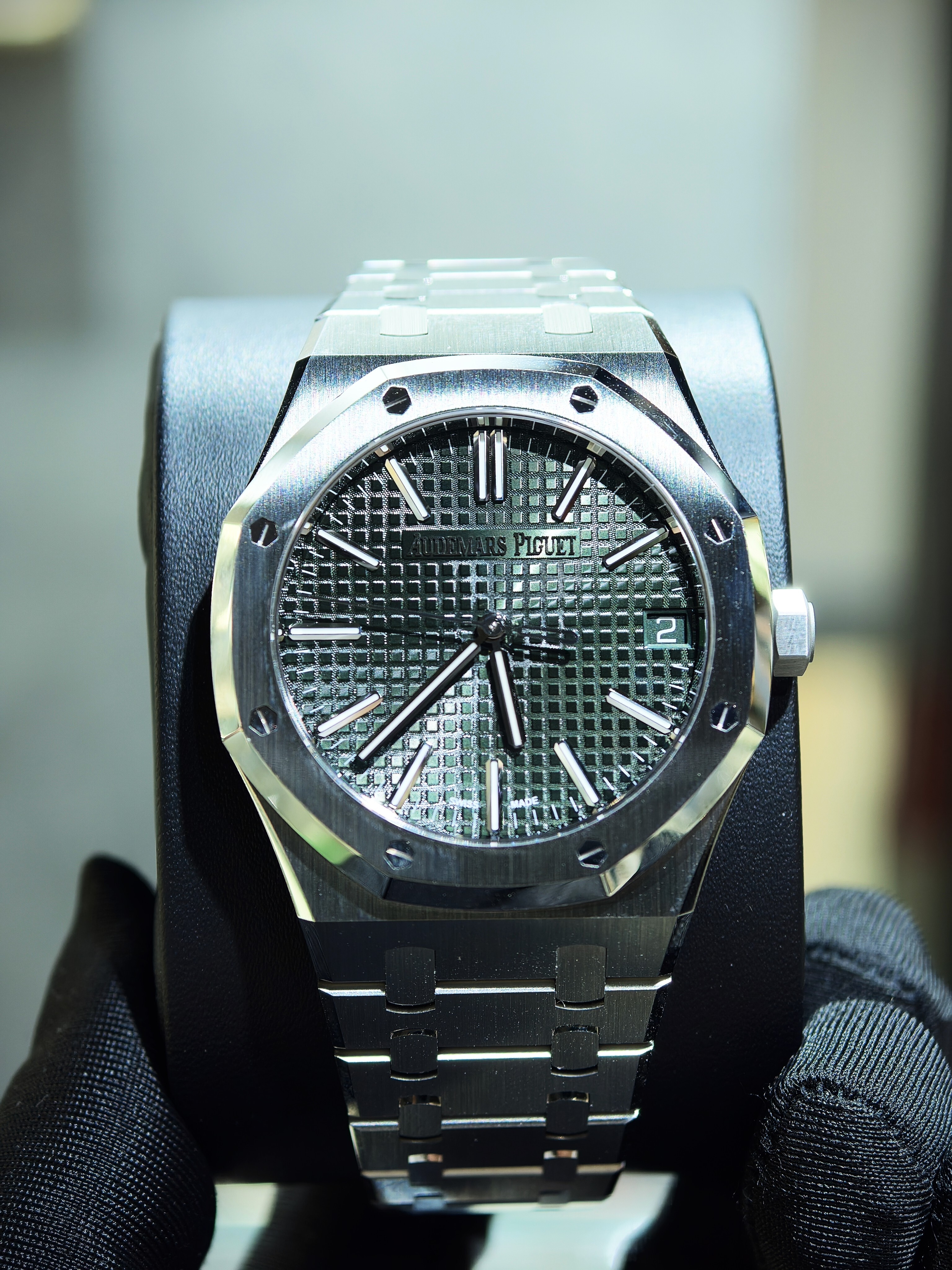BRAND NEW 15510ST.OO.1320ST.09 AUDEMARS PIGUET KHAKI GREEN DIAL ROYAL OAK SELFWINDING 41mm 15510ST 15510