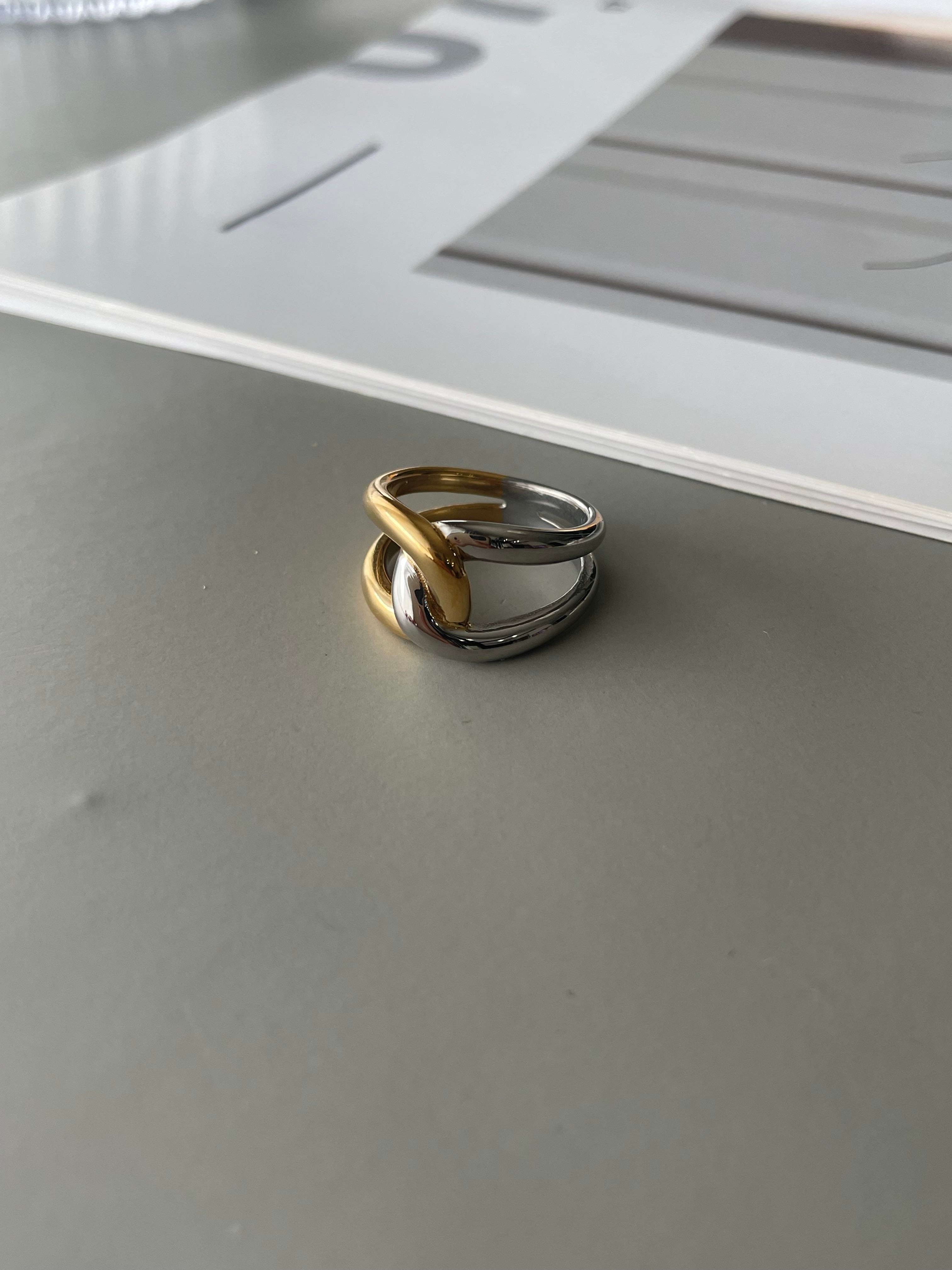 bicolor twist ring