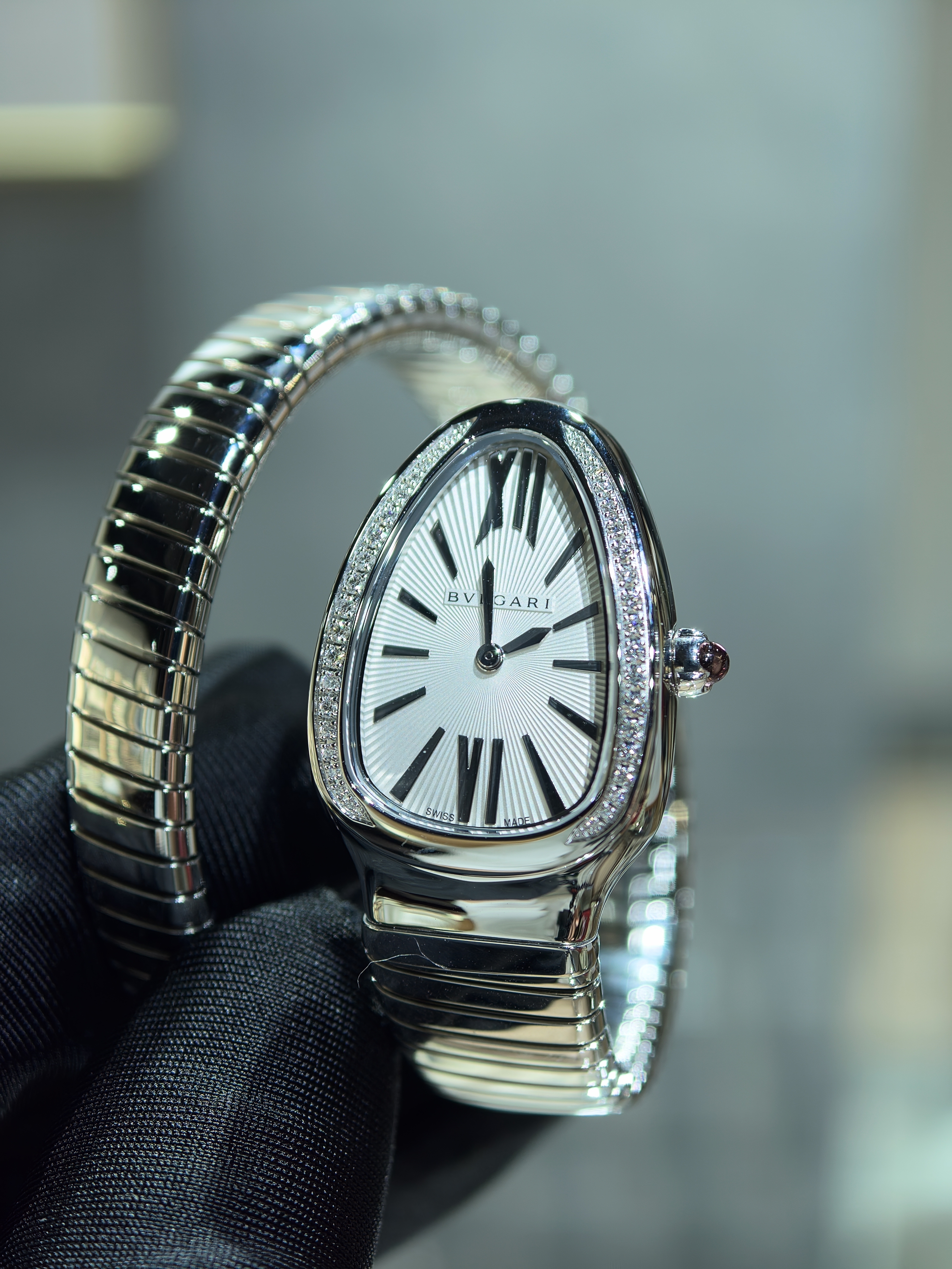 BRAND NEW 101816 BULGARI SERPENTI TUBOGAS SILVER DIAL STEEL SINGLE SPIRAL 35ＭＭ Diamond Bezel Small Size