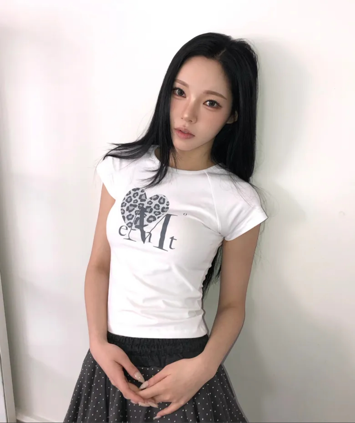 本週限時接單!! 韓國🇰🇷連線 MUCENT 愛心豹紋印花短袖T恤 愛心 豹紋 短袖 T恤 寬鬆 合身 白色 黑色(任買兩件7-11免運)/預購