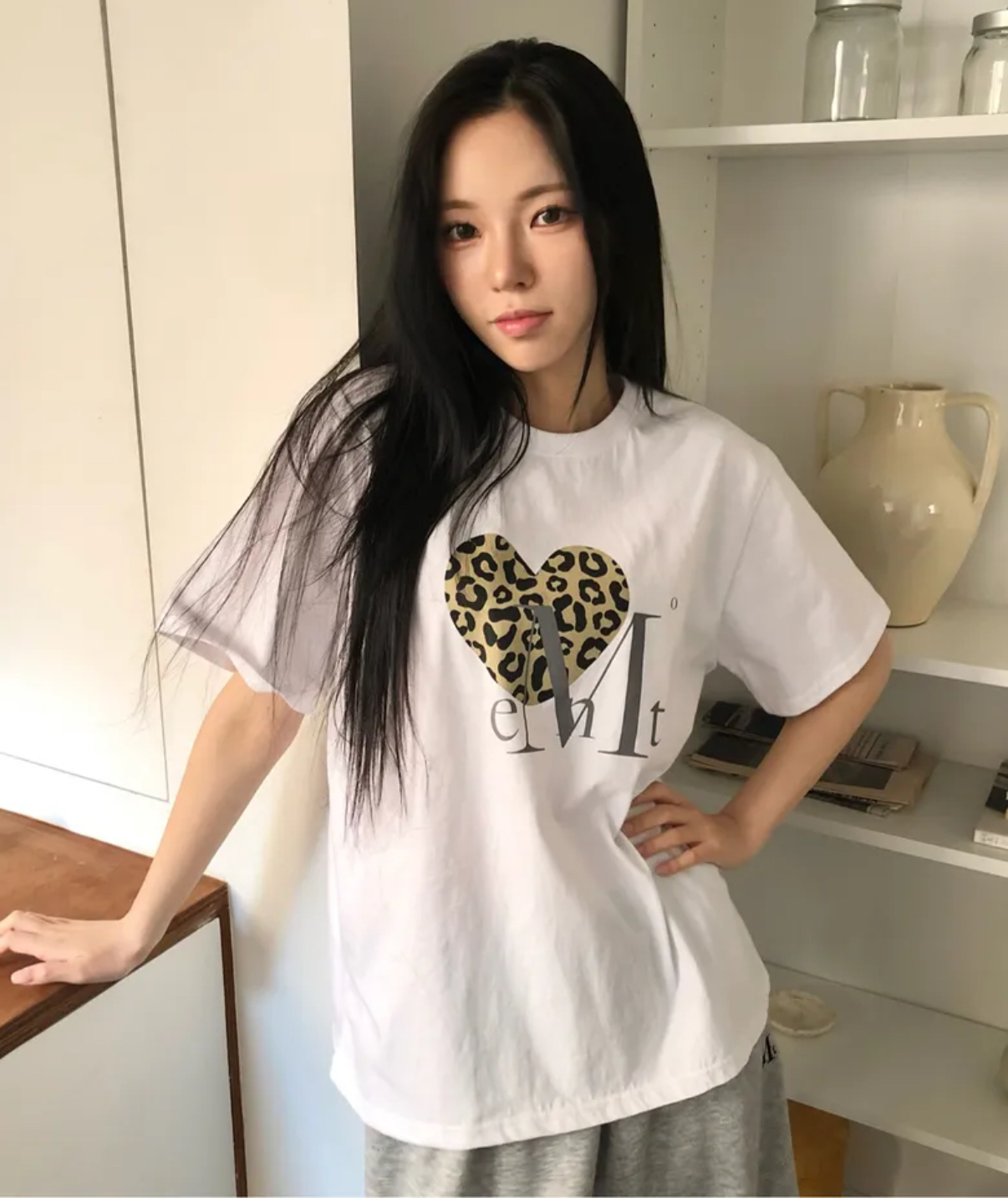 本週限時接單!! 韓國🇰🇷連線 MUCENT 愛心豹紋印花短袖T恤 愛心 豹紋 短袖 T恤 寬鬆 合身 白色 黑色(任買兩件7-11免運)/預購
