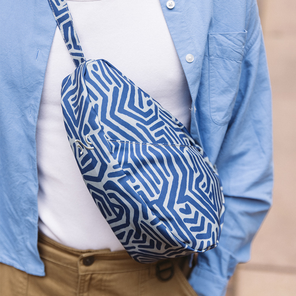 印花系列 RECYCLED PRINT SLING 斜背包-幾何迷城