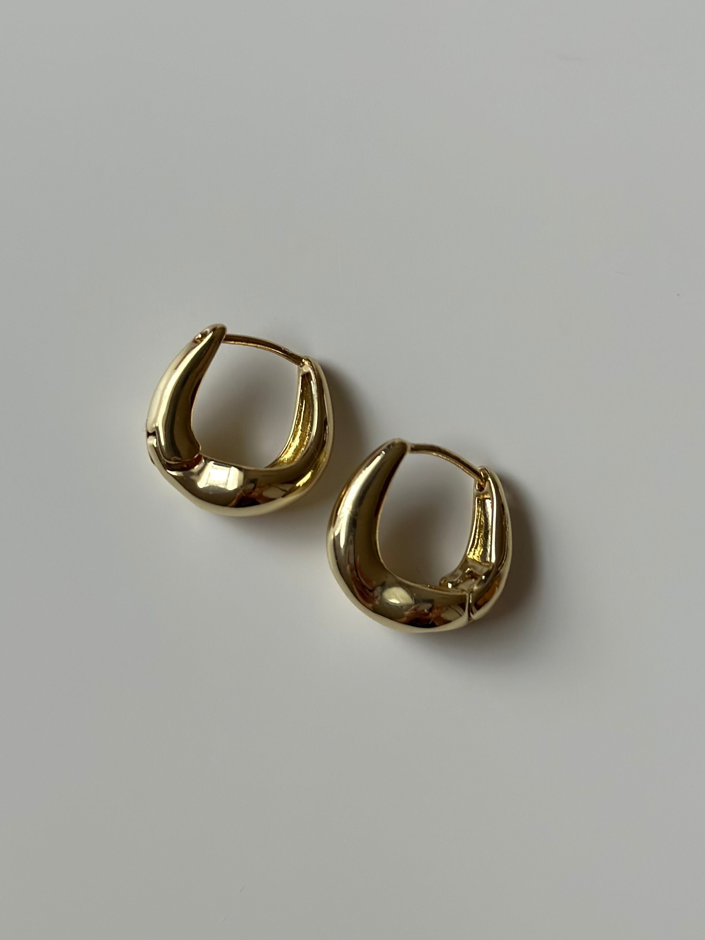 SS fluid curve pierce