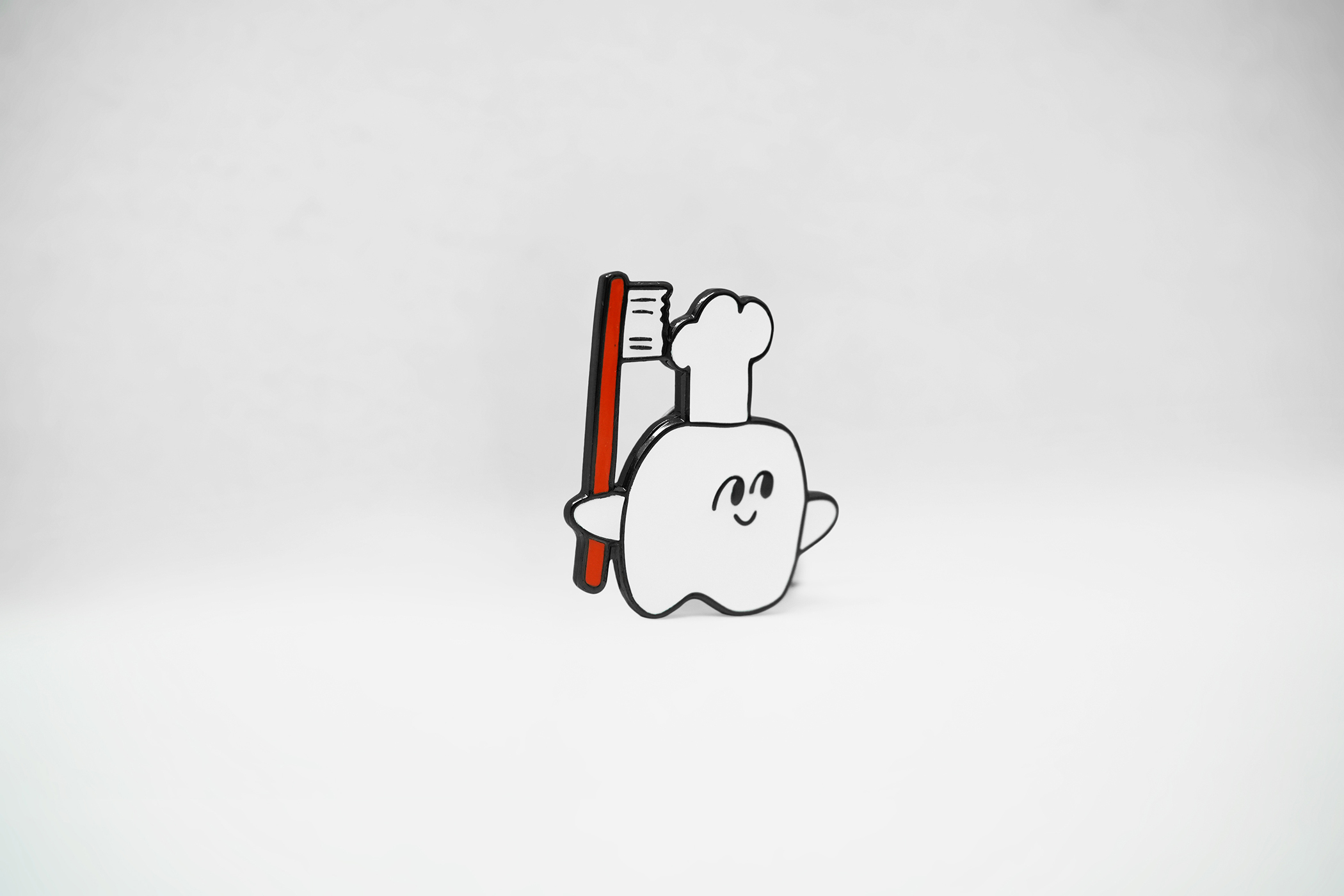 歯のピンバッジ