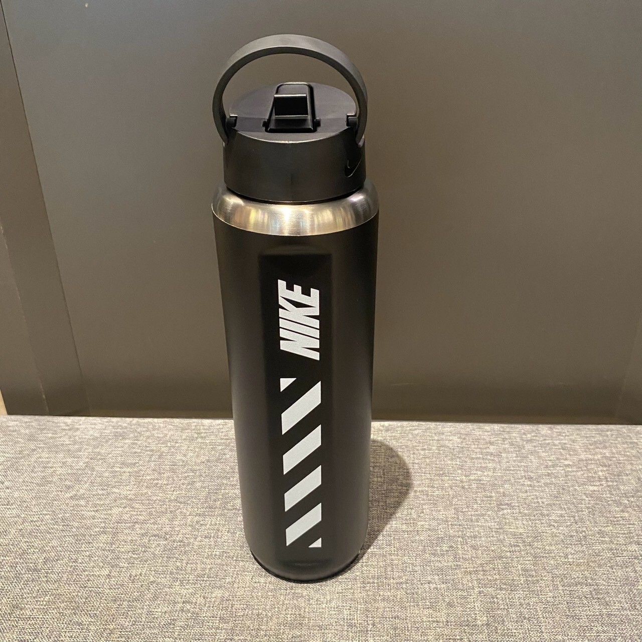 Nike 吸管保冷瓶（700ml）ll5217-068