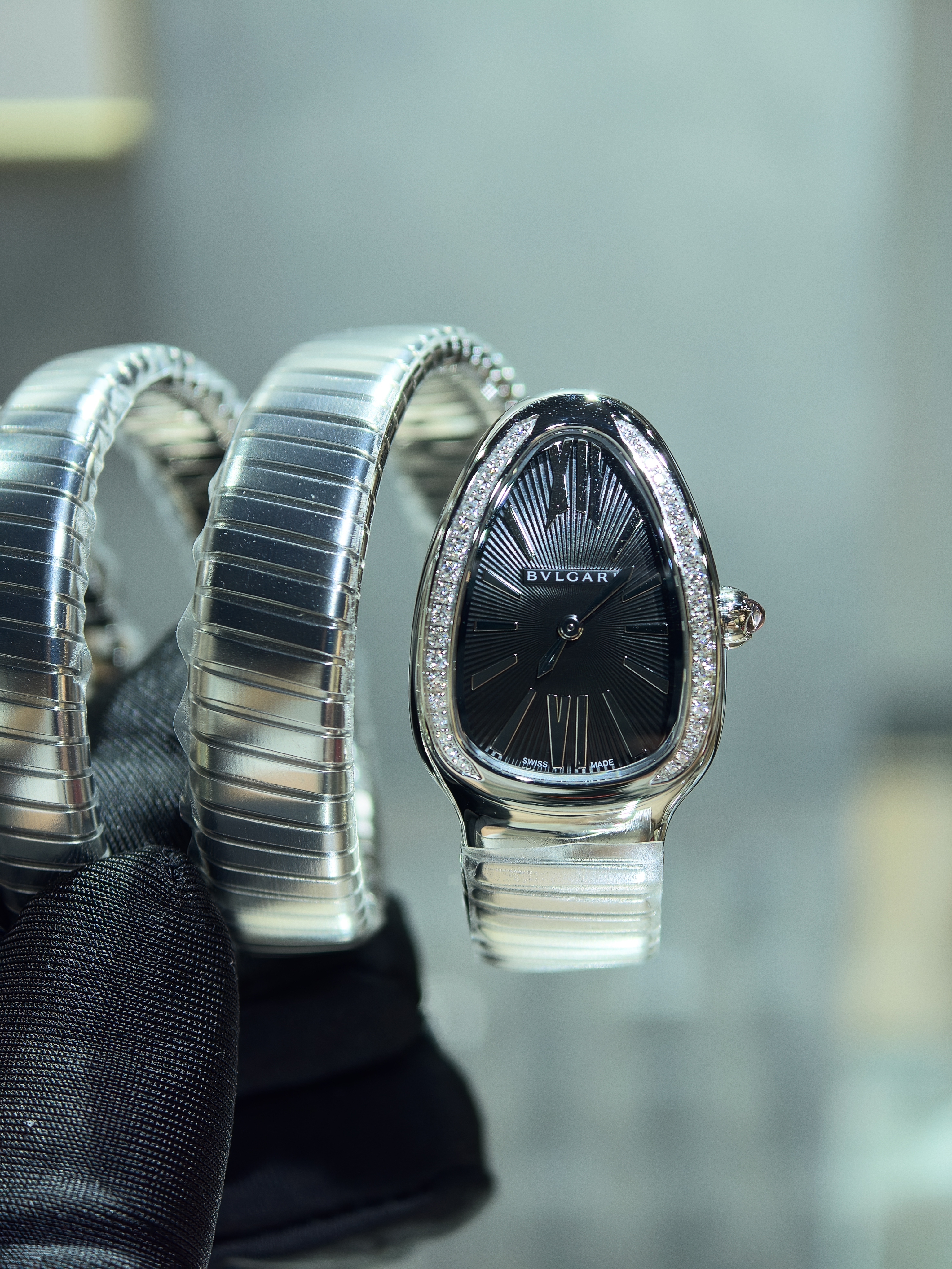 BRAND NEW 103433 BULGARI SERPENTI TUBOGAS BLACK DIAL DIAMONDS STEEL 35ＭＭ
