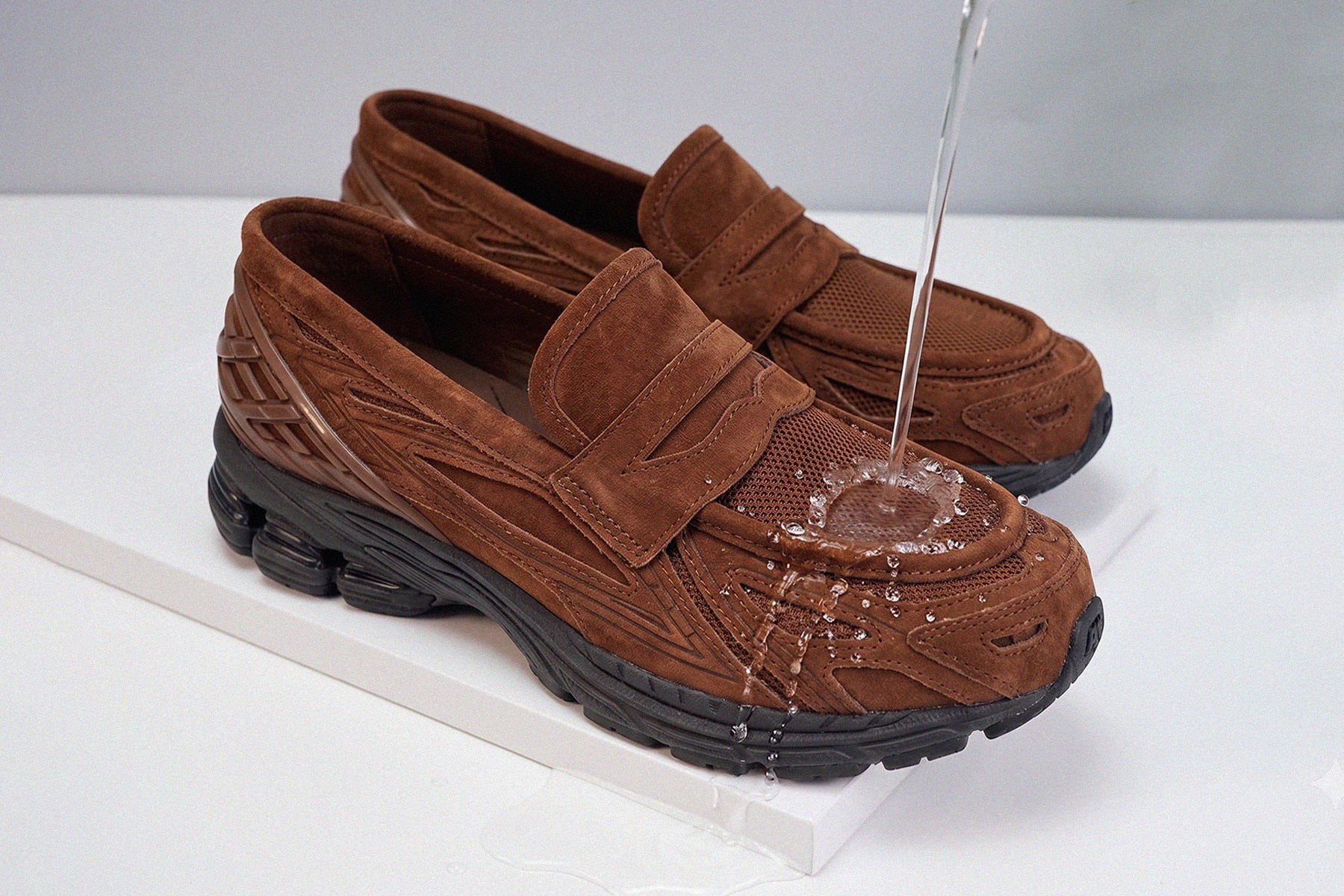 New Balance 1906L 麂皮樂福鞋實測透氣防水噴霧效果