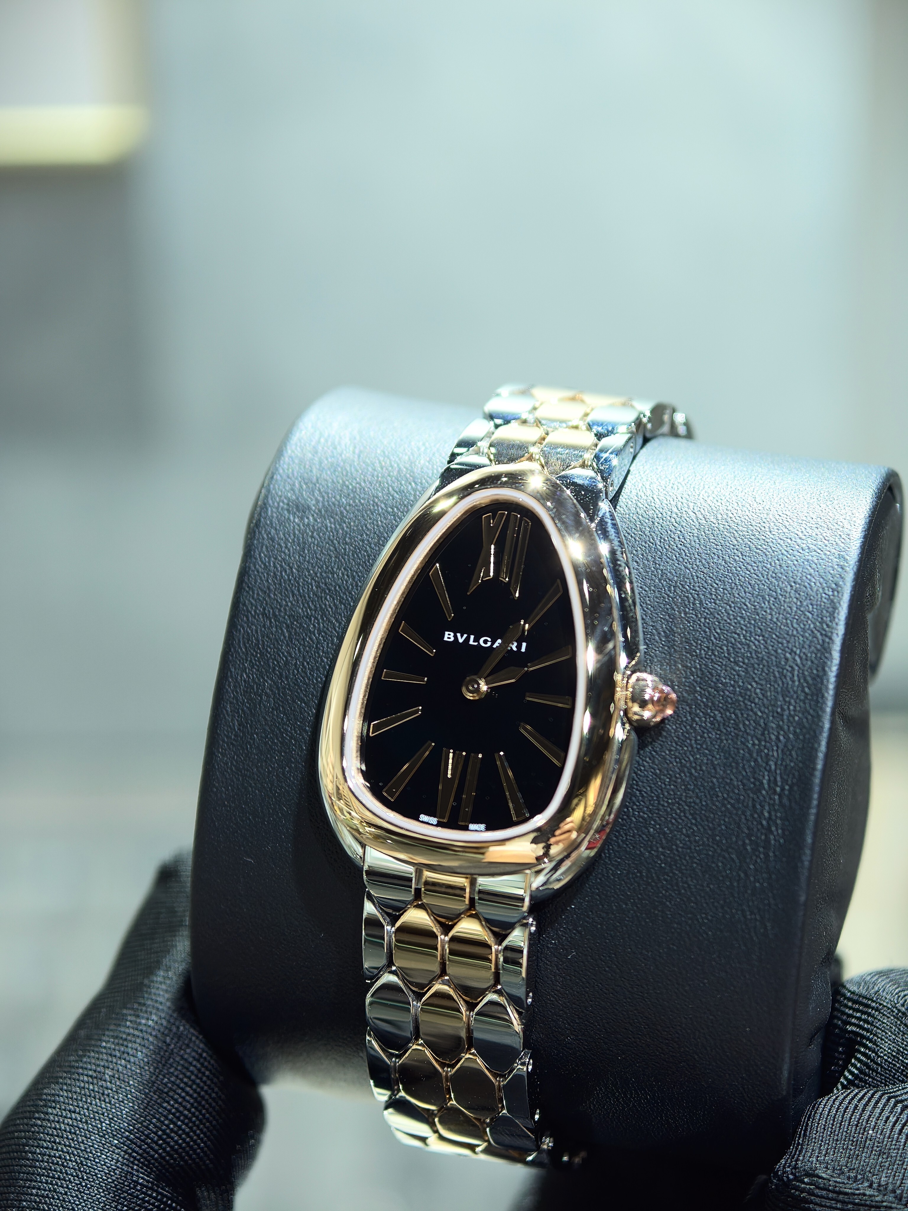 BRAND NEW 103959 BULGARI SERPENTI SEDUTTORI BLACK DIAL ROSE GOLD AND STEEL 33ＭＭ