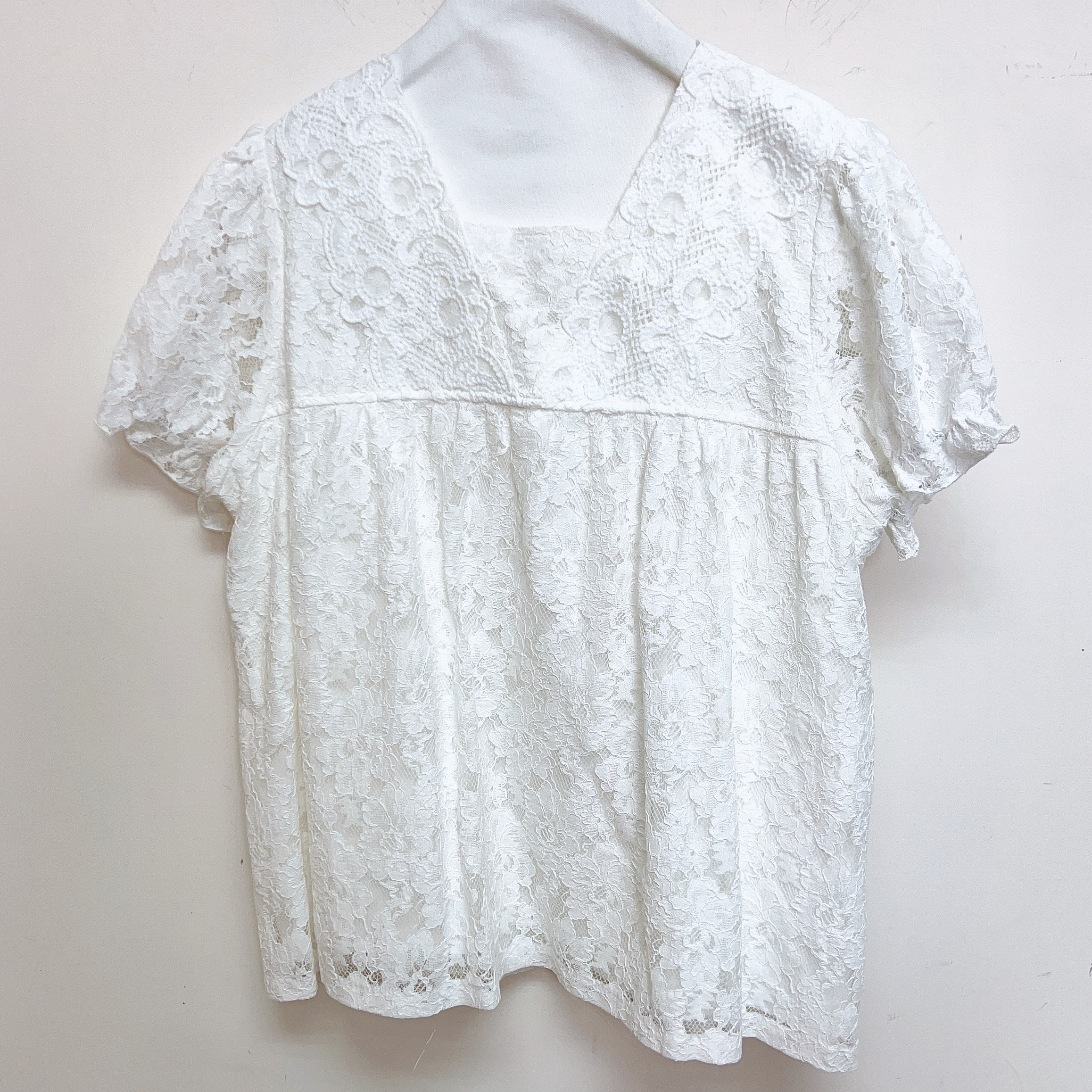 蕾絲刺繡通花泡泡袖上衣 (胸42 腰44 長23吋) 37251 #2407clo
