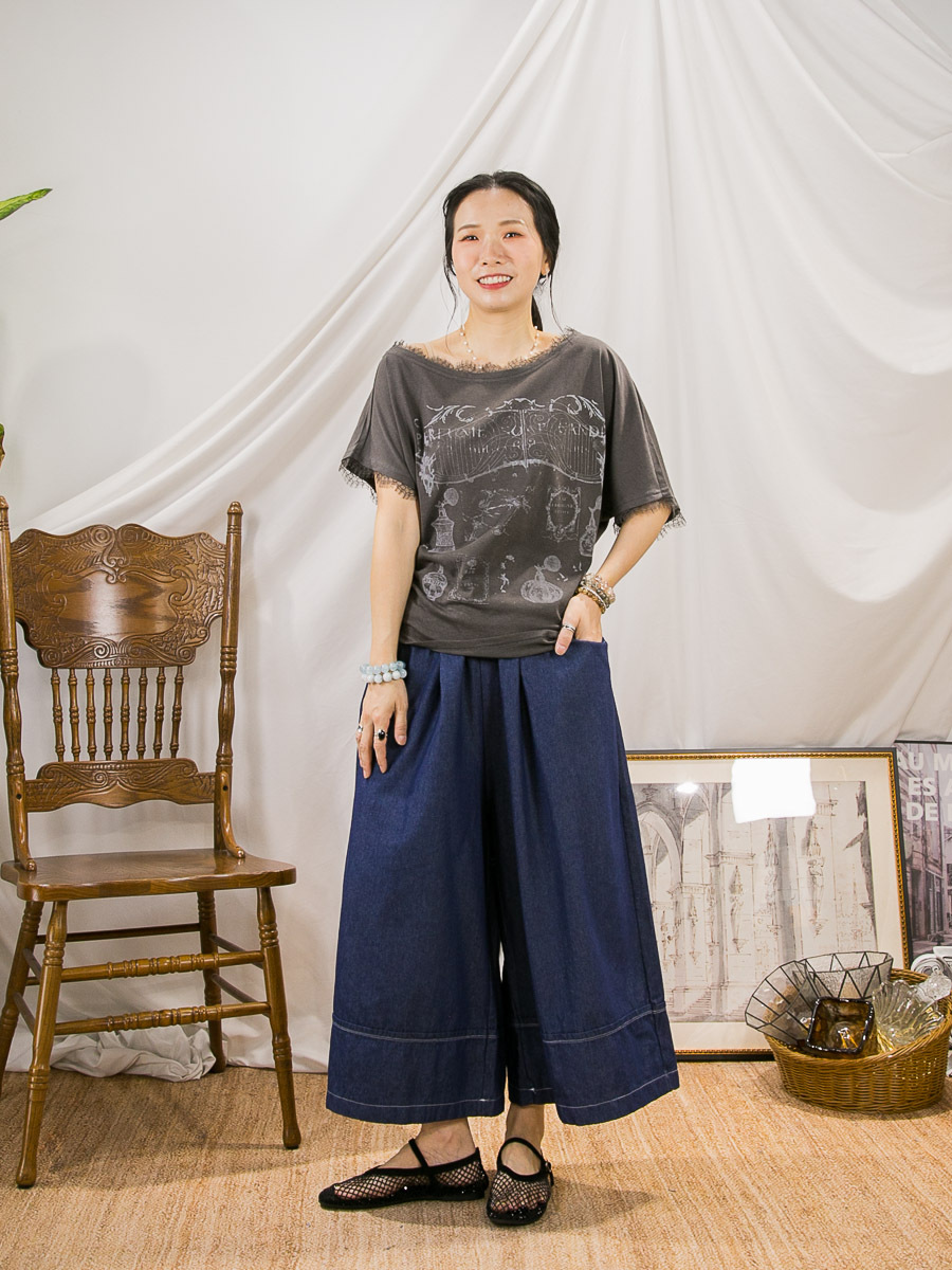 【SUMMER SALE】單邊腰位打摺．領邊 袖口LACE．圖案PRINT COTTON料TOP【不設退換】