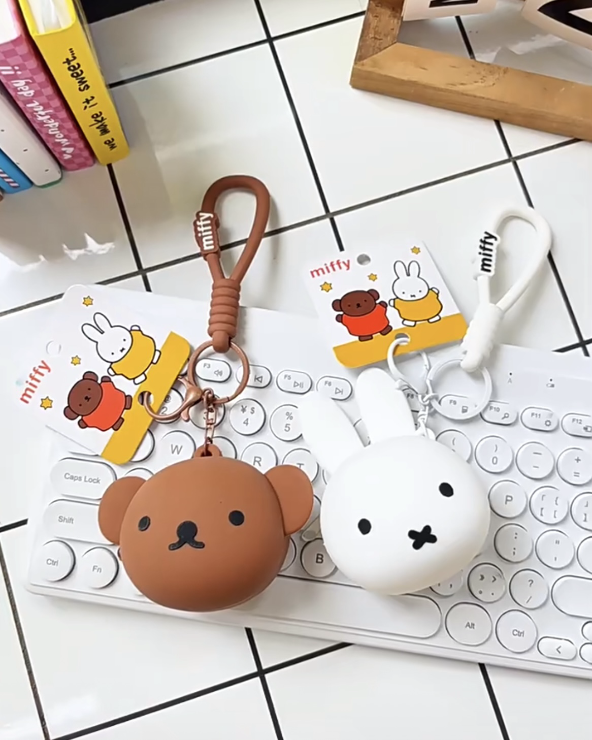 <正版授權>MIFFY 米菲兔 零錢包 耳機包 吊飾 2款
