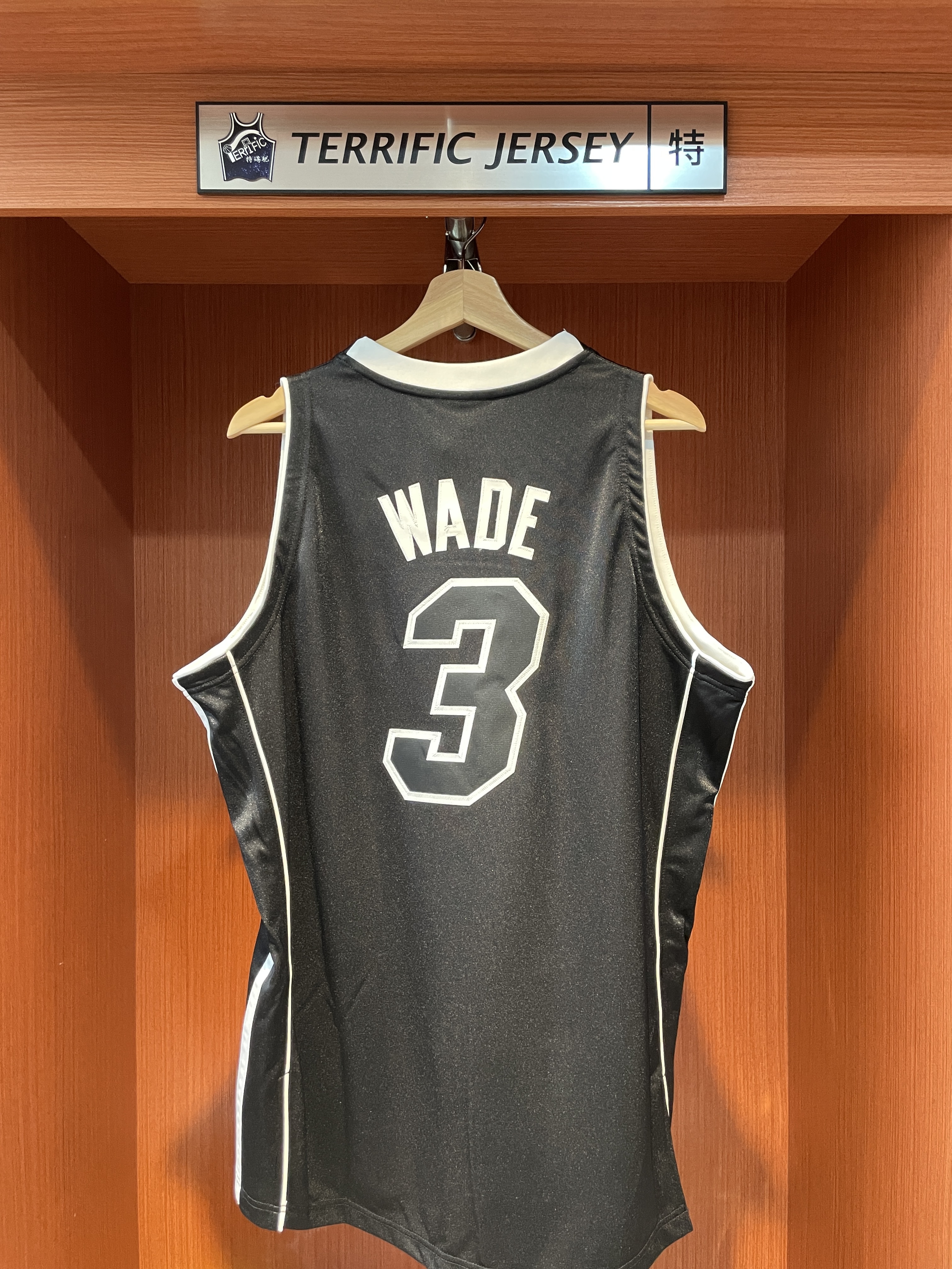 NBA球衣 Dwyane Wade 邁阿密熱火 11-12 黑熱 M&N Authentic 球員版 電繡 緞面 全新