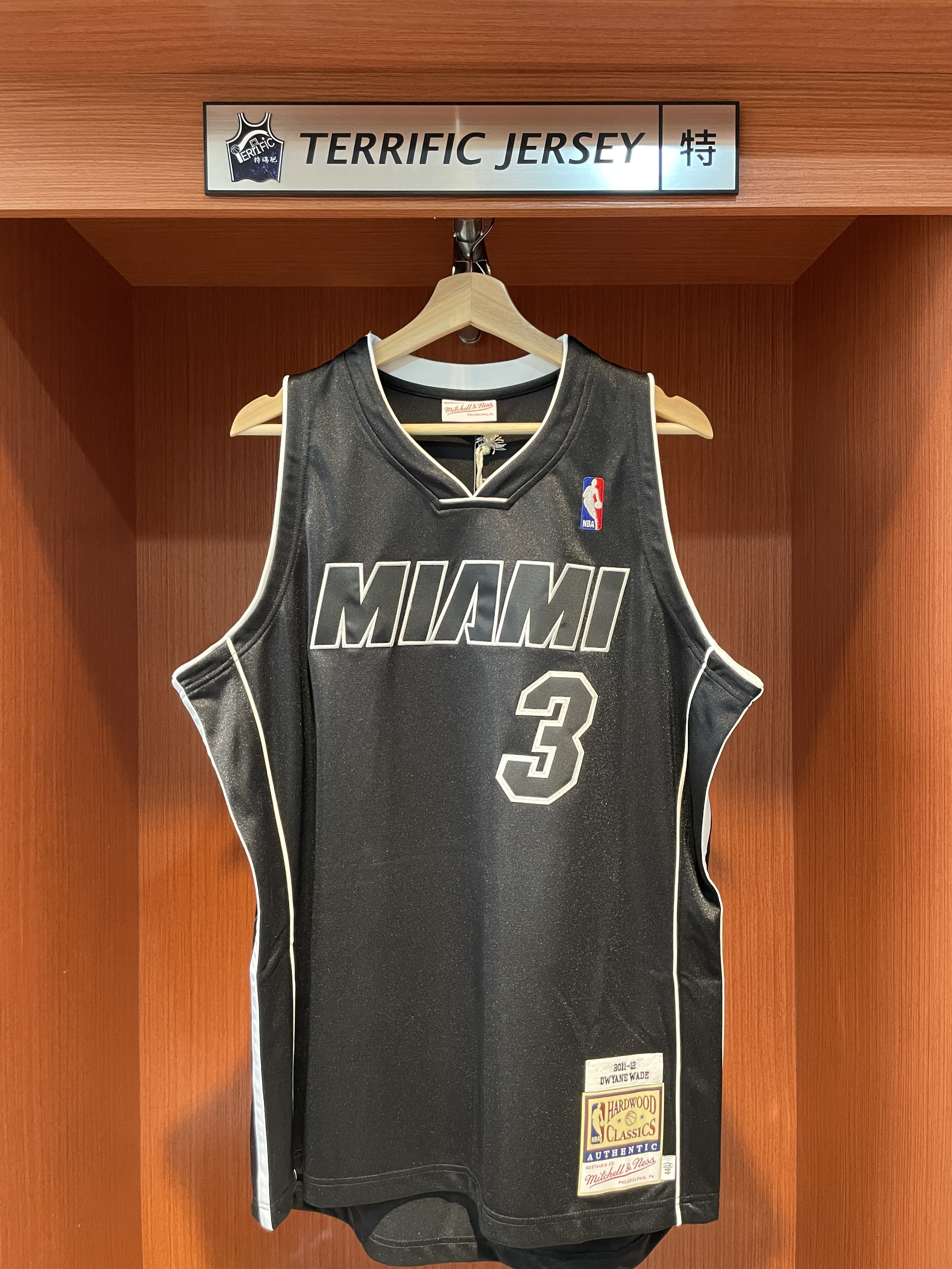 NBA球衣 Dwyane Wade 邁阿密熱火 11-12 黑熱 M&N Authentic 球員版 電繡 緞面 全新