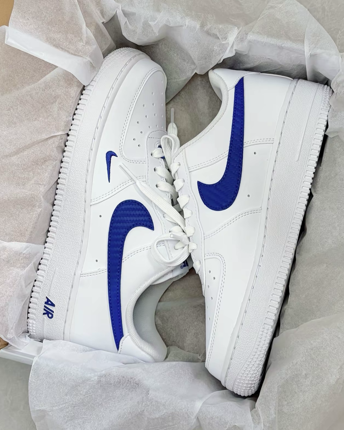 NIKE AIR FORCE 1 '07 皇家藍白 刺繡小勾 碳纖維勾 低筒休閒鞋 男鞋