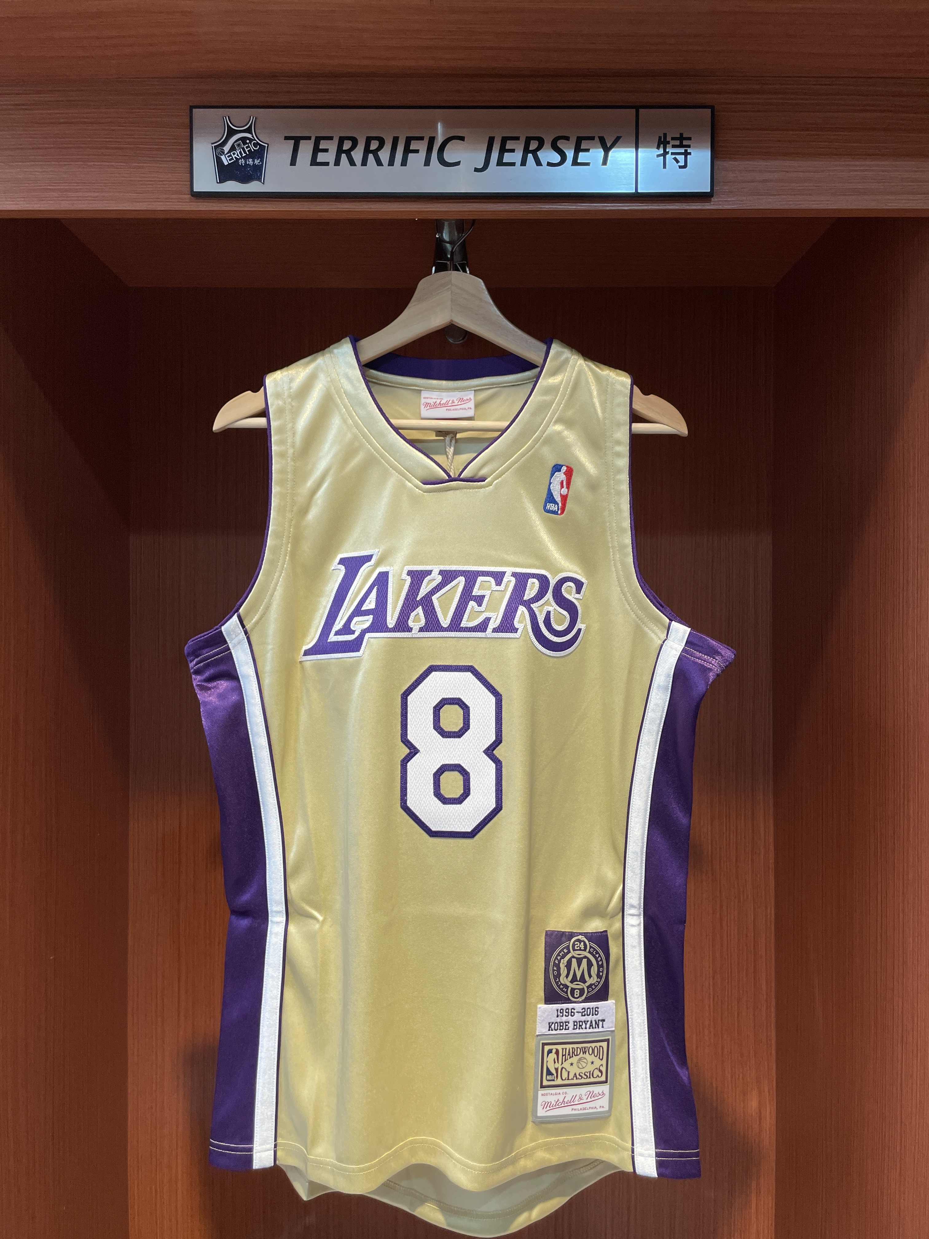 NBA球衣 Kobe Bryant 洛杉磯湖人 名人堂 紀念金 #8 96-16金 M&N Authentic 球員版 電繡 主場限定 全新
