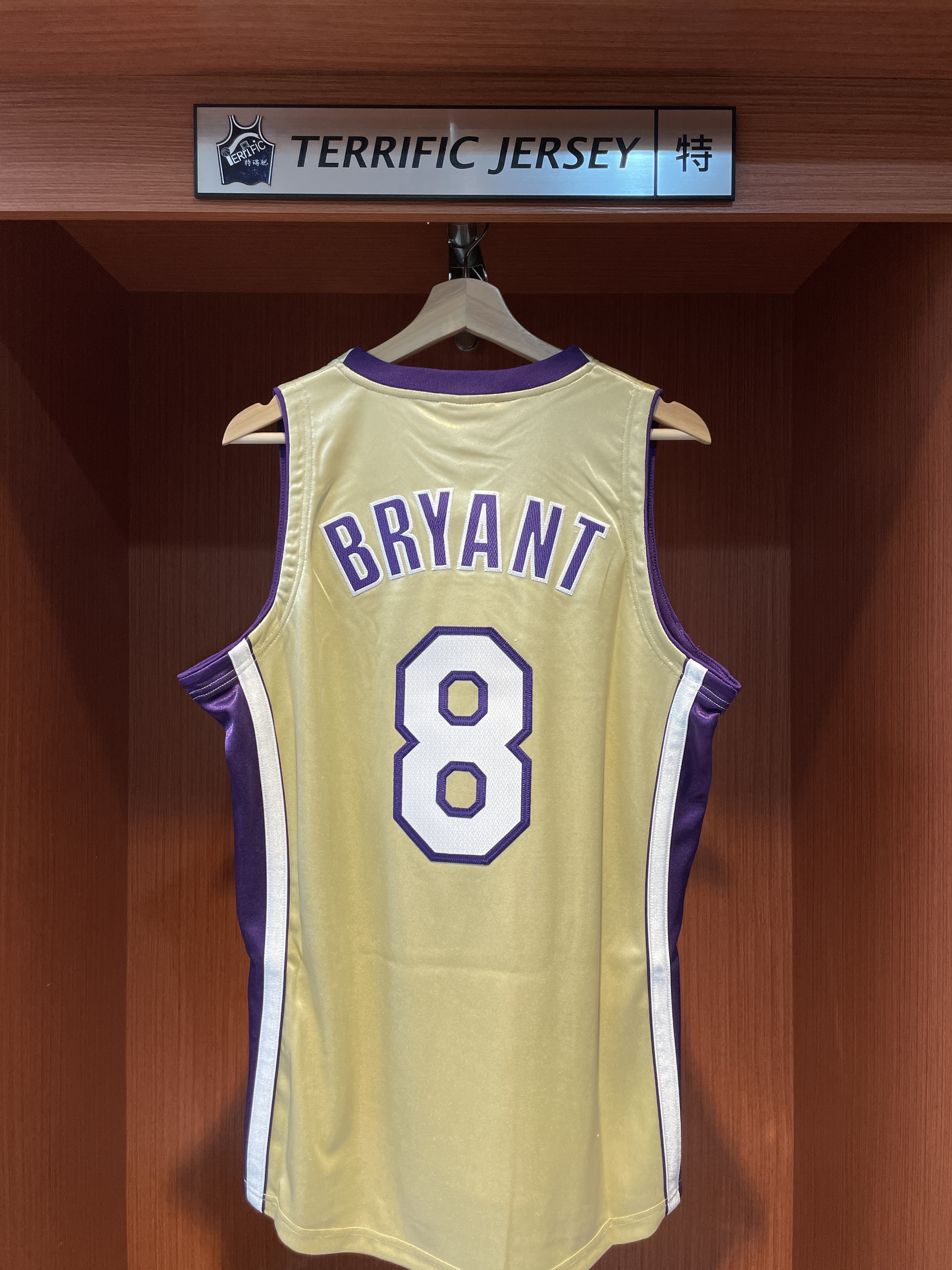 NBA球衣 Kobe Bryant 洛杉磯湖人 名人堂 紀念金 #8 96-16金 M&N Authentic 球員版 電繡 主場限定 全新