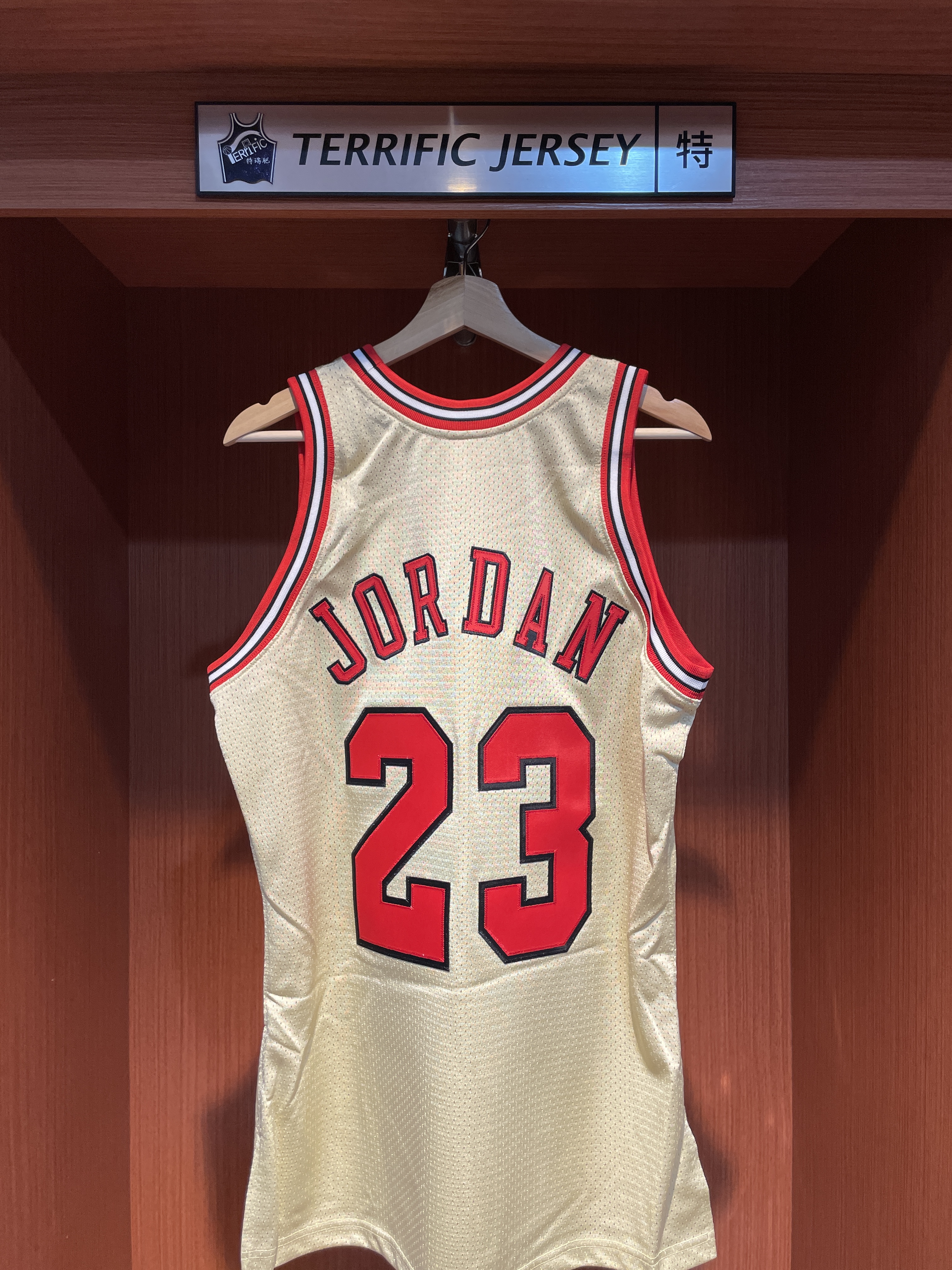 NBA球衣 Michael Jordan 芝加哥公牛 95-96 金底 黑標 M&N Authentic 球員版 電繡 全新