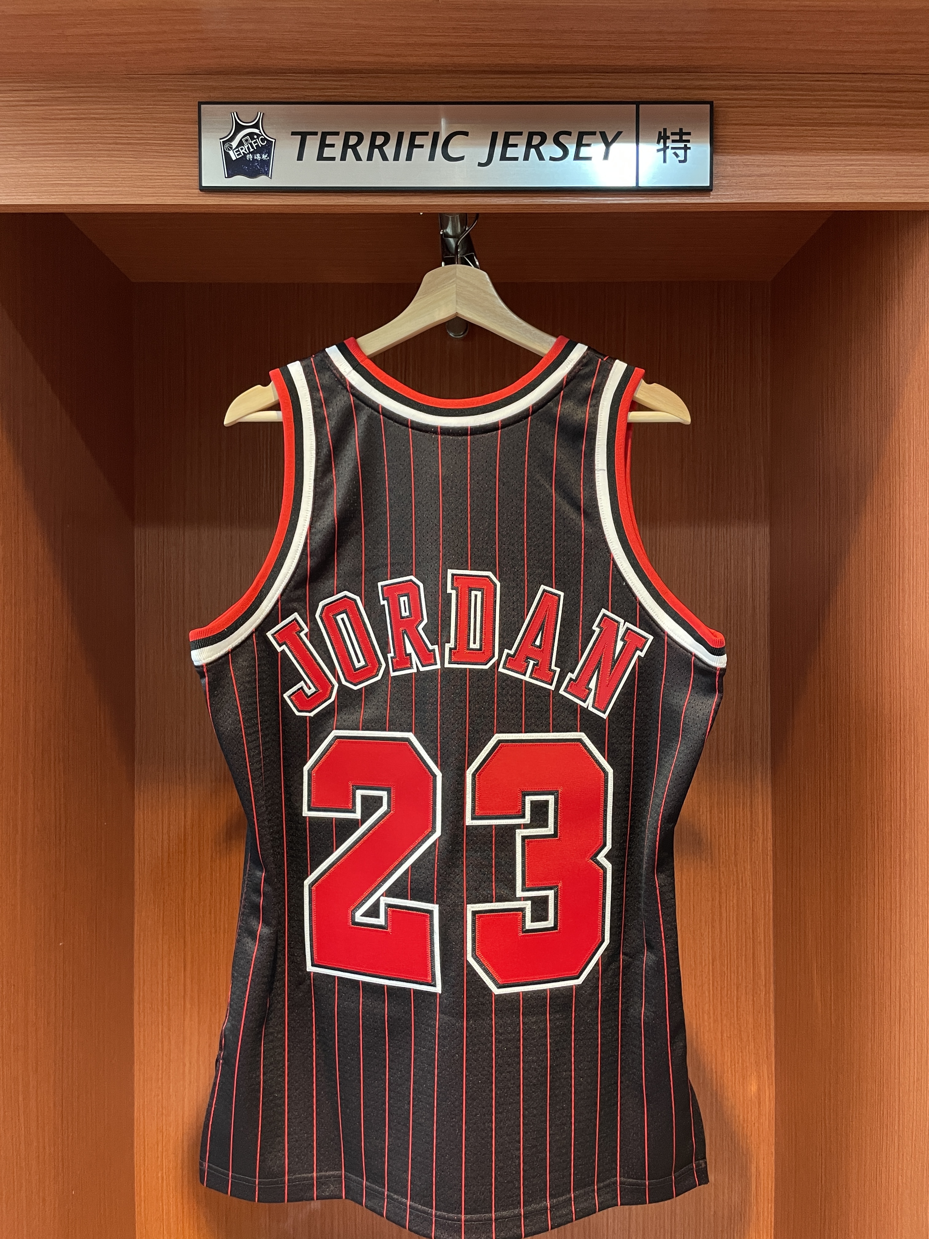 NBA球衣 Michael Jordan 芝加哥公牛 96-97 黑條紋 金標 M&N Authentic 球員版 電繡 全新