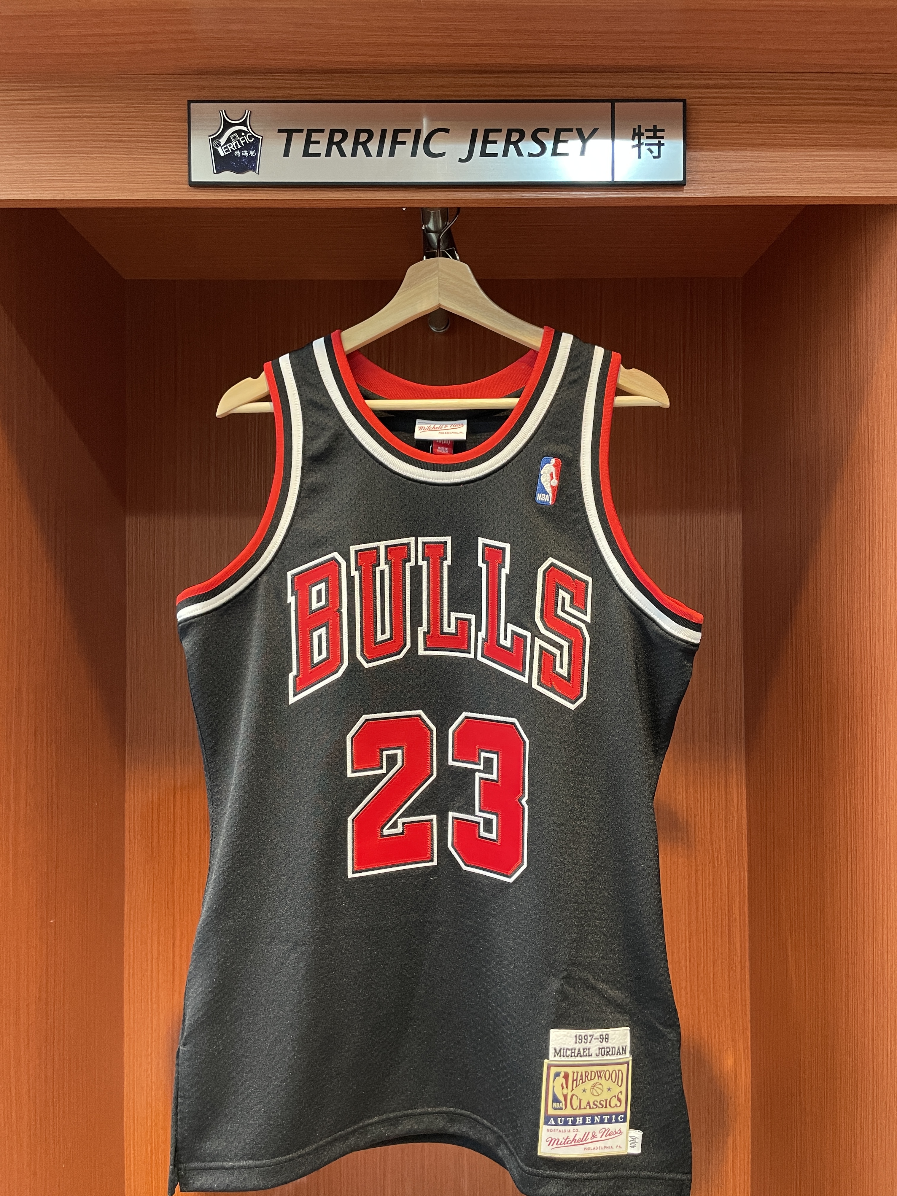 NBA球衣 Michael Jordan 芝加哥公牛 97-98 客場黑 黑牛 經典 M&N Authentic 球員版 電繡 全新