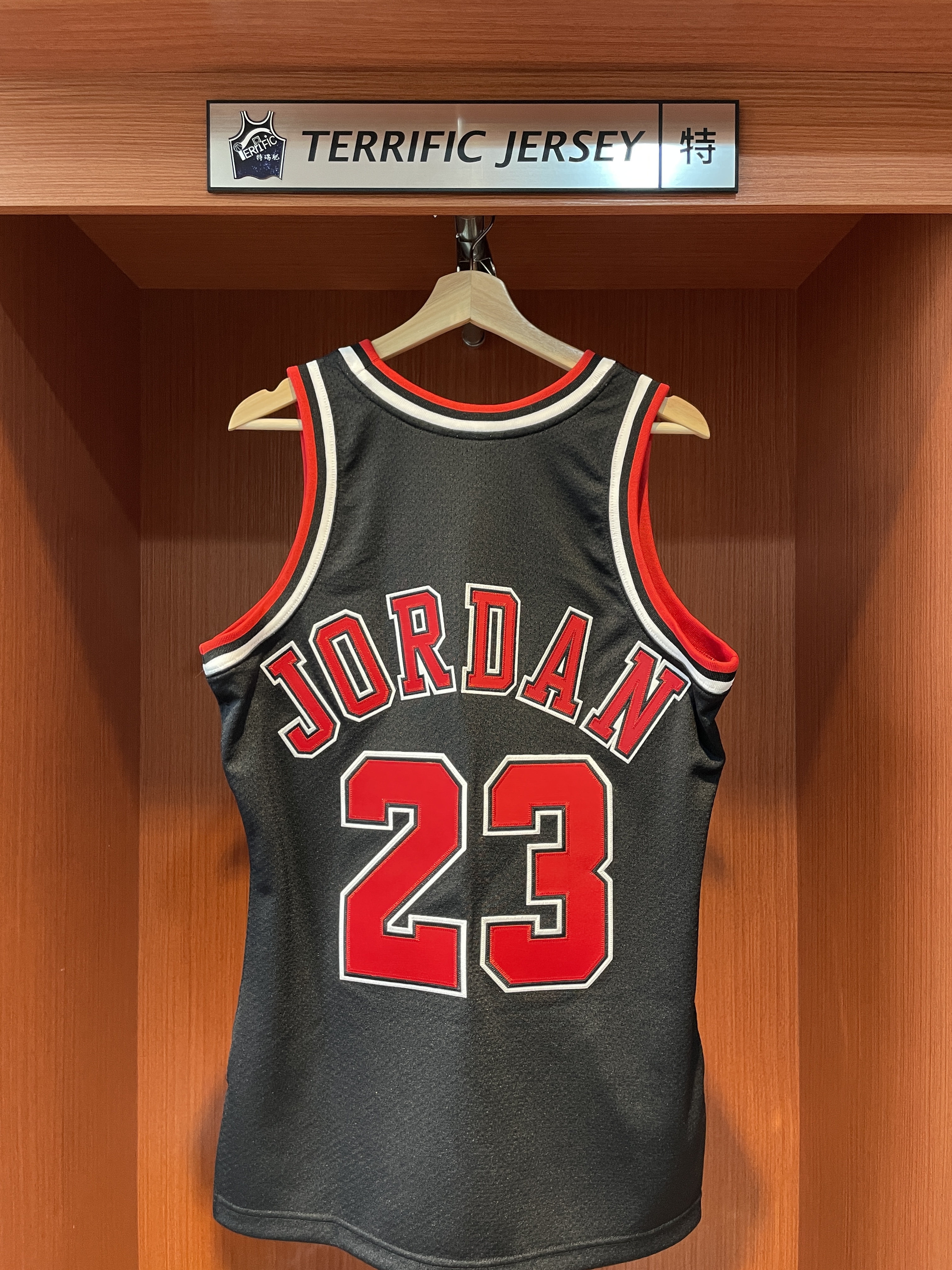 NBA球衣 Michael Jordan 芝加哥公牛 97-98 客場黑 黑牛 經典 M&N Authentic 球員版 電繡 全新