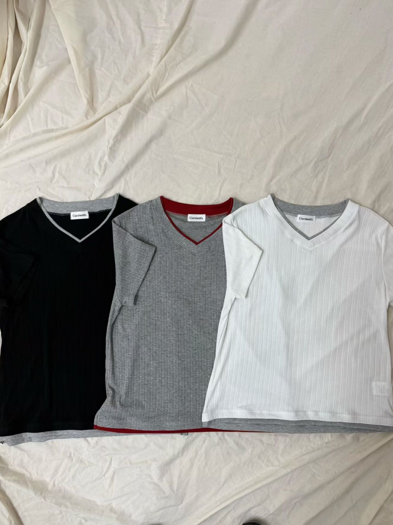 V領拼色暗直紋短袖Tee GARMENTS-095T