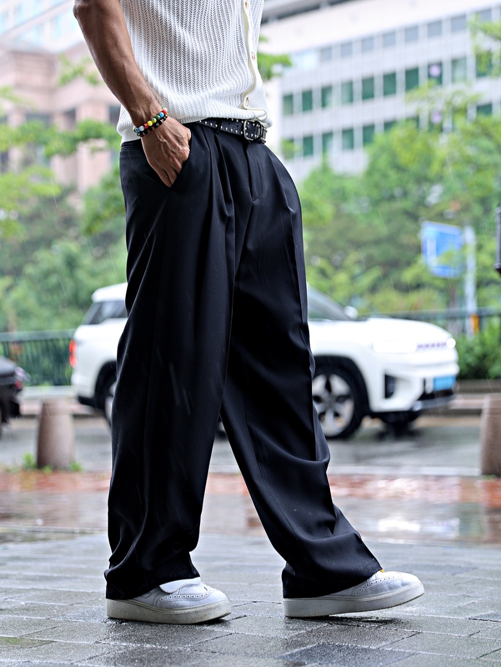 Deep double-pleated wide-leg pants