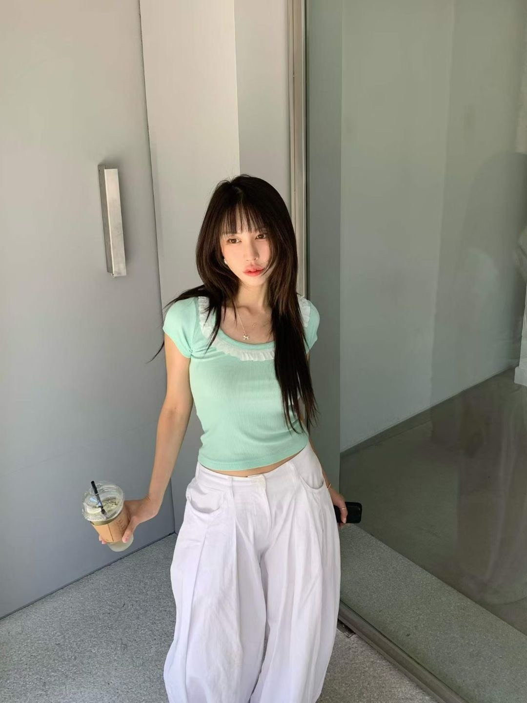 白蕾絲領合身T