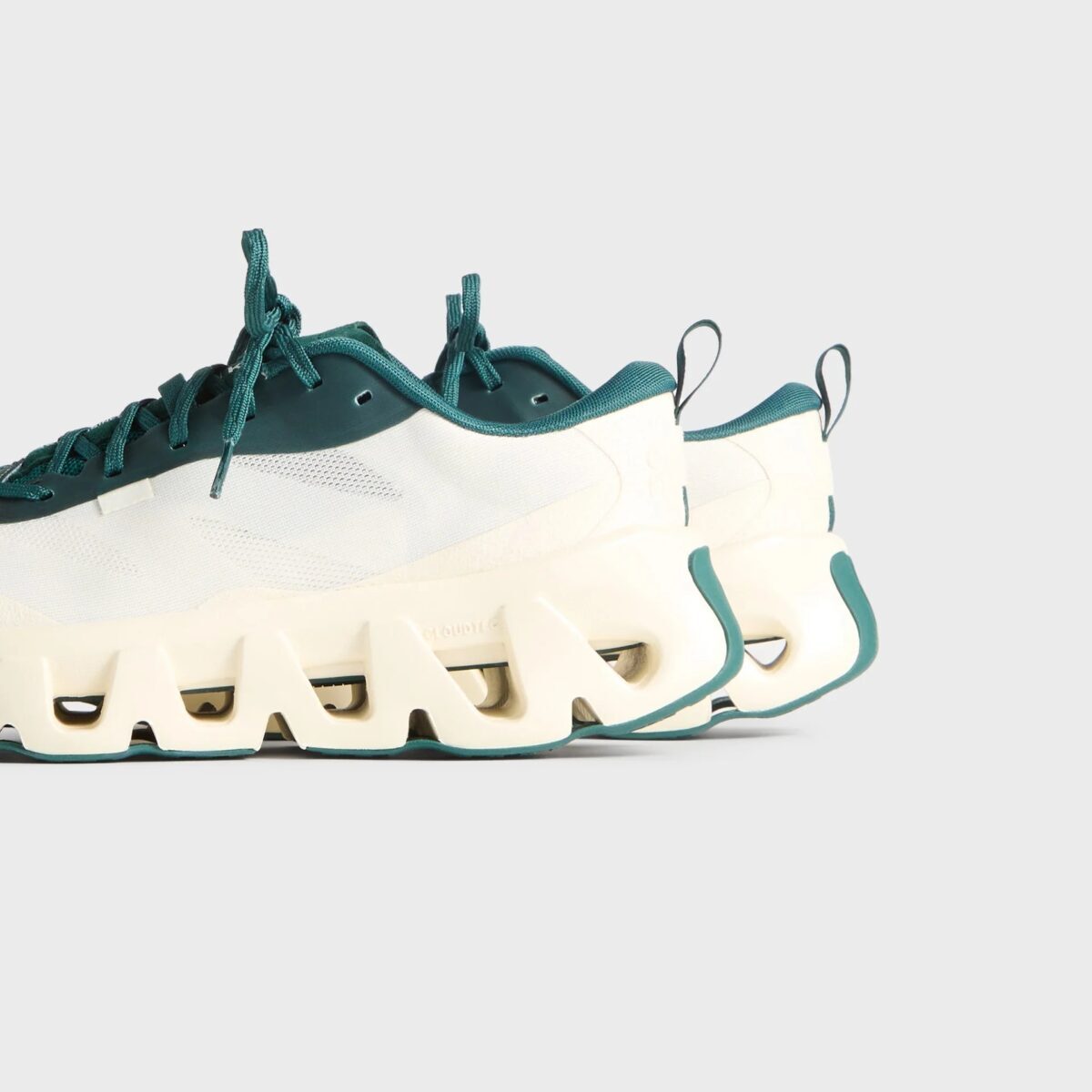 iSNEAKERS｜Kith x On K-Tech 1 