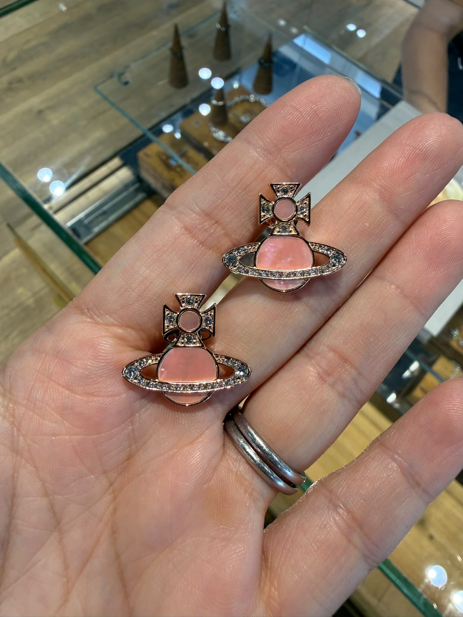 LYS02134 Vivienne Westwood 閃鑽粉色玫瑰金耳環